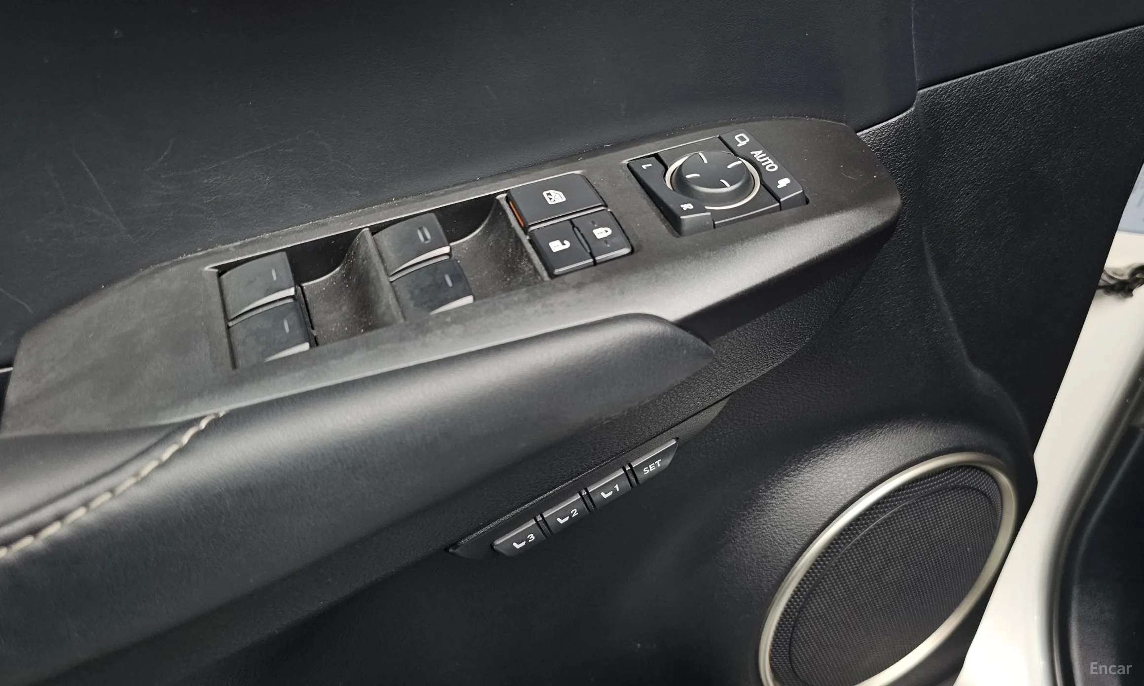 Lexus NX300h превью 17