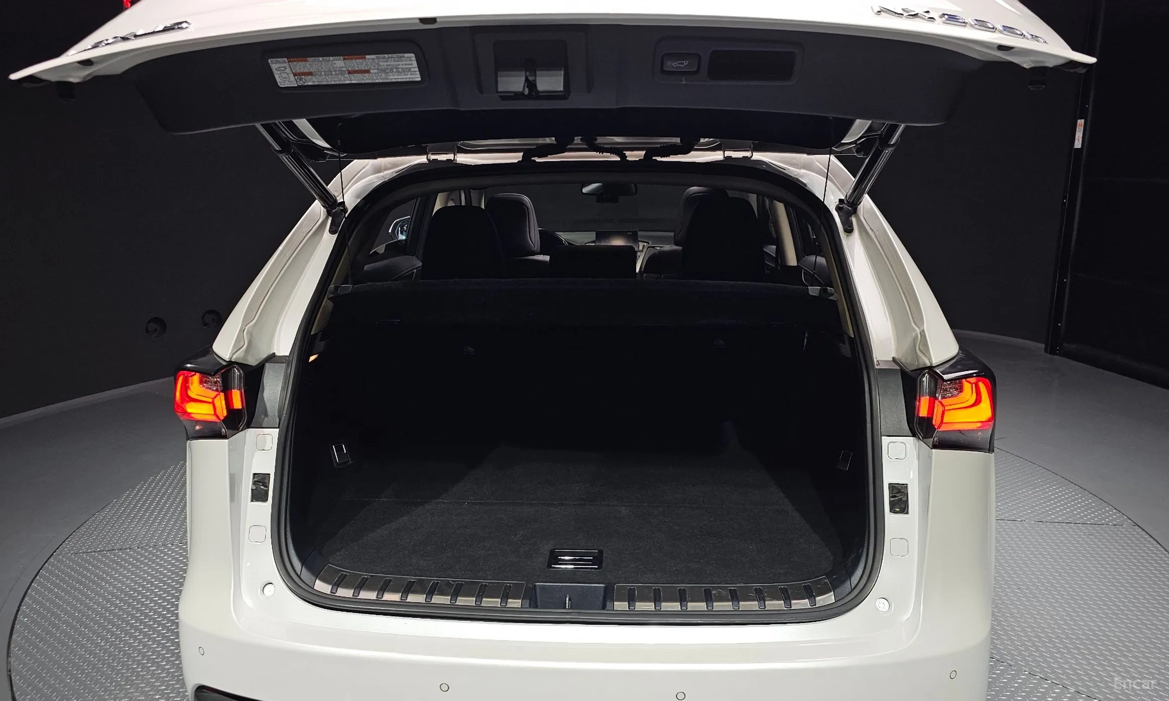 Lexus NX300h превью 20