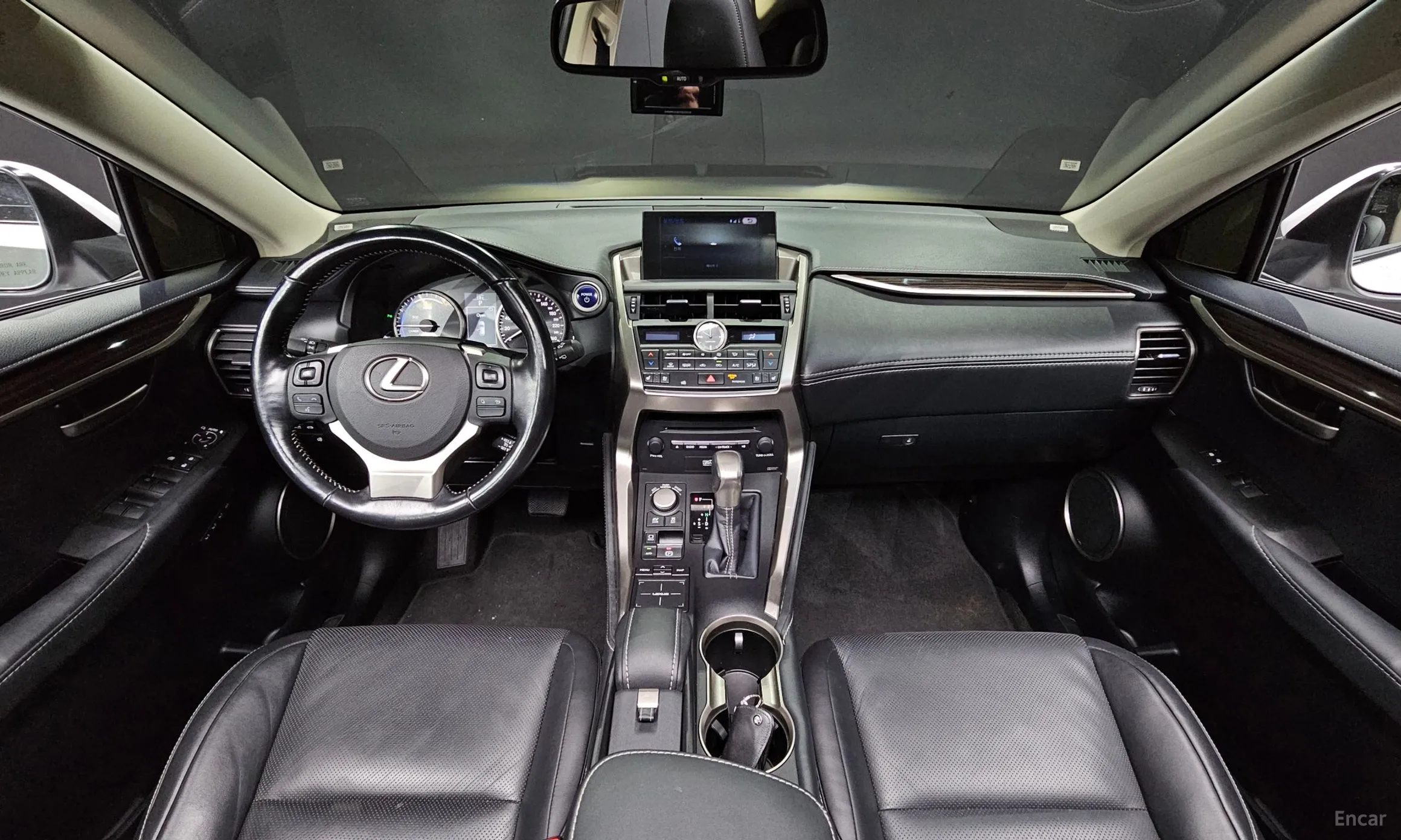 Lexus NX300h превью 7
