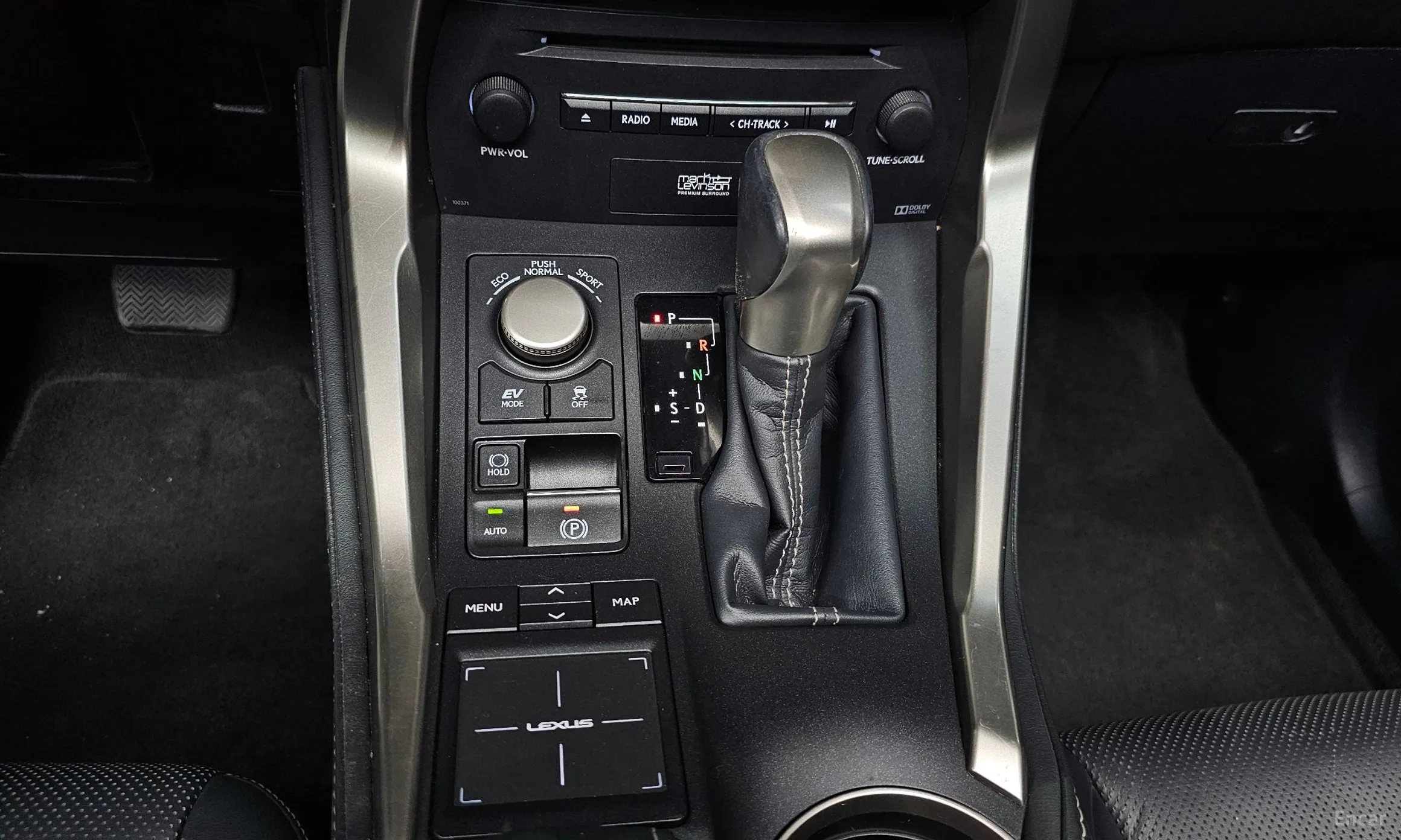 Lexus NX300h превью 9