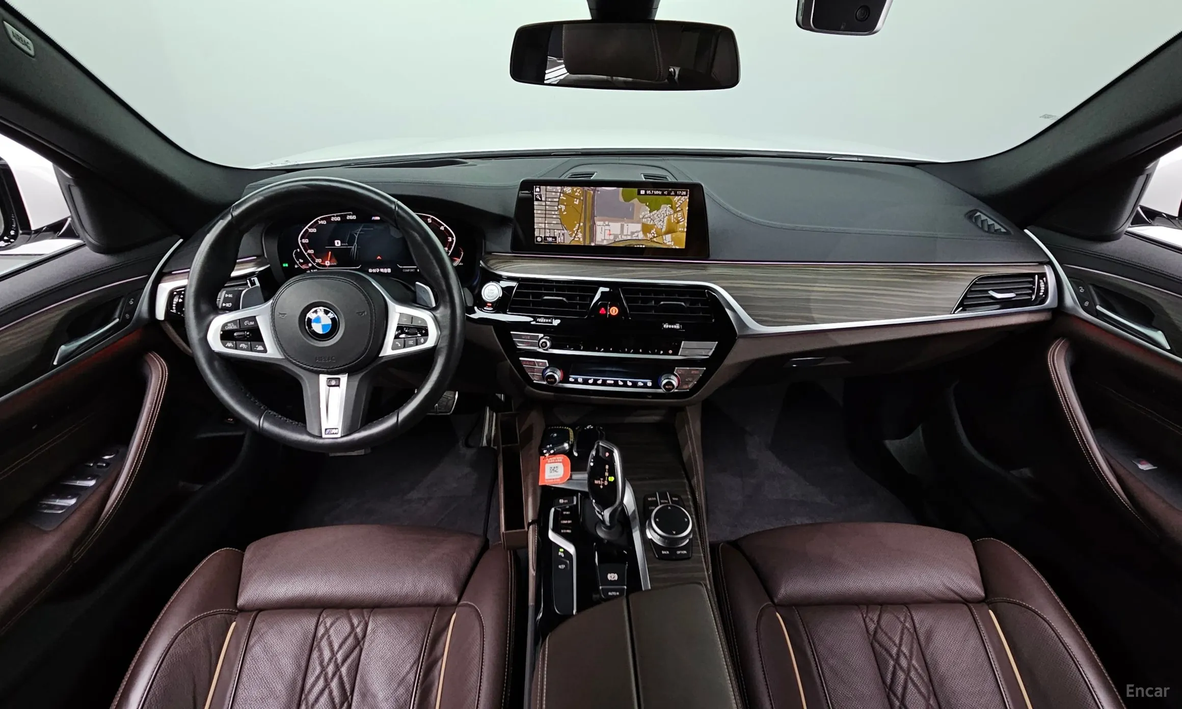 BMW 5 Series (G30) превью 4