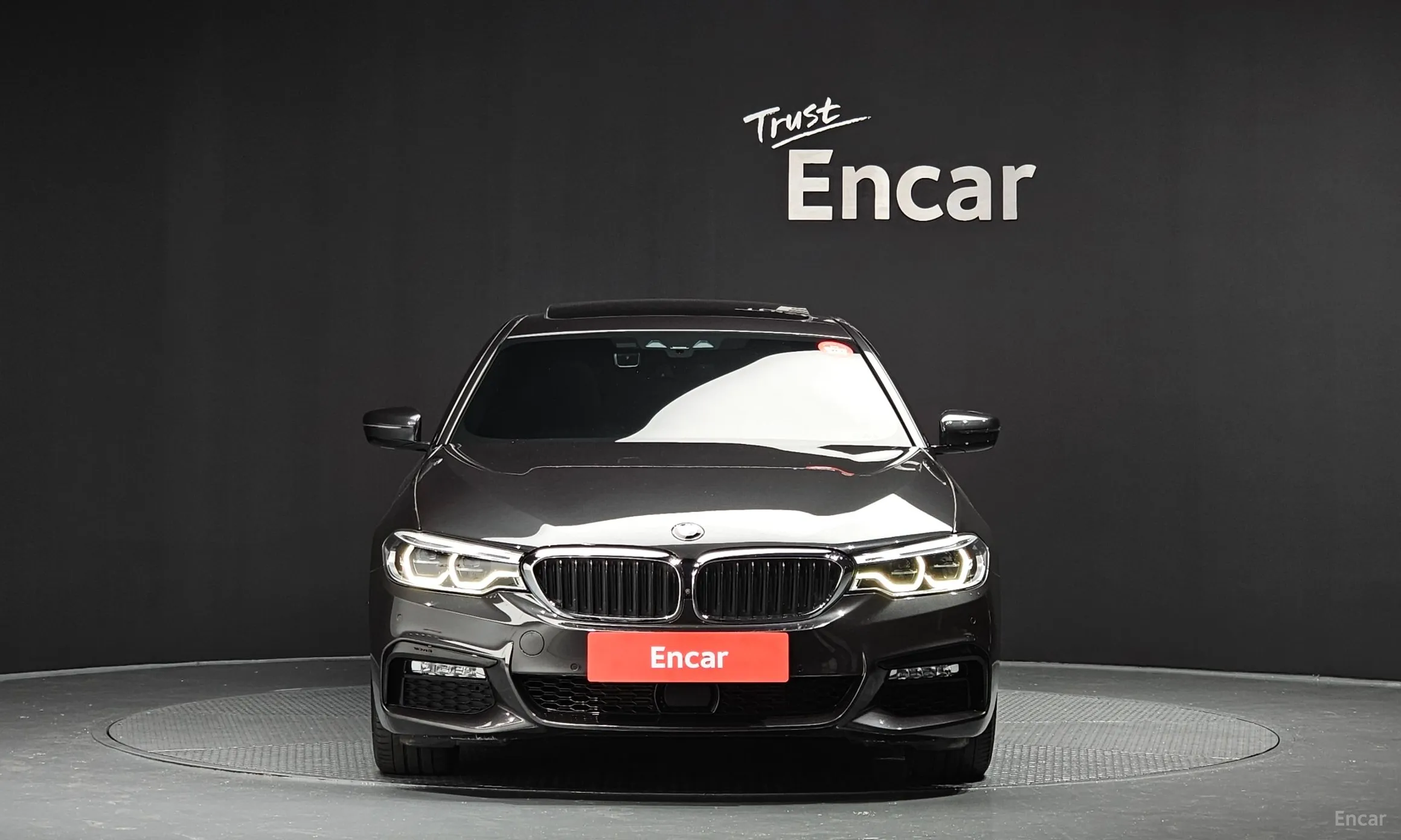 BMW 5 Series (G30) превью 2