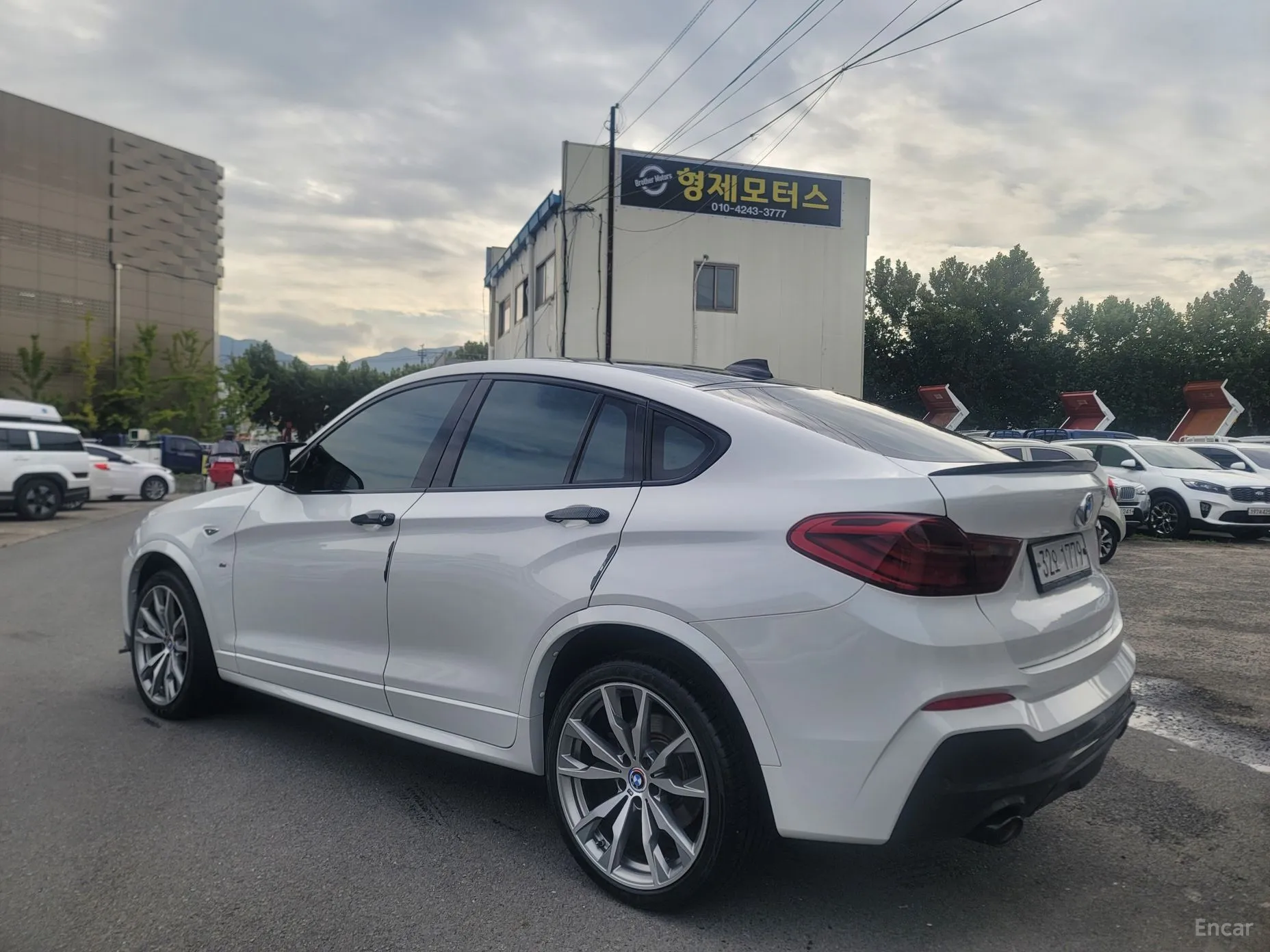 BMW X4 (F26) превью 4