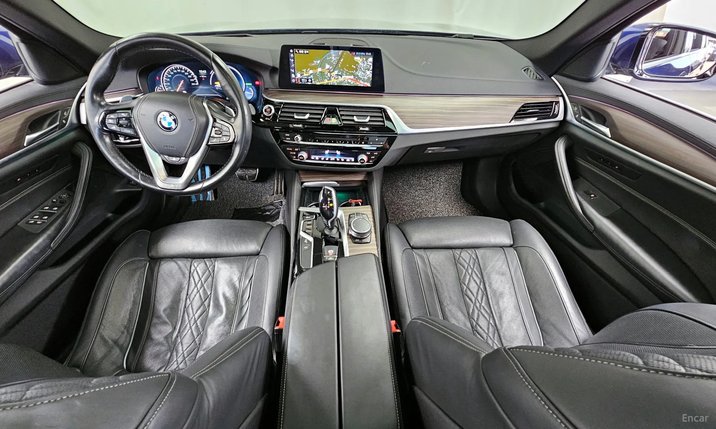 BMW 5 Series (G30) превью 4