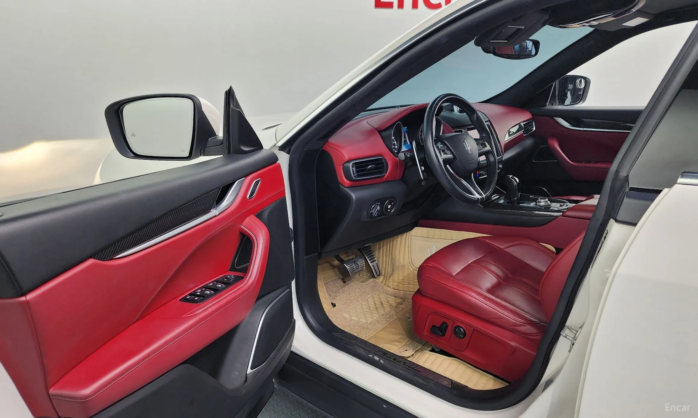 Maserati Levante превью 10