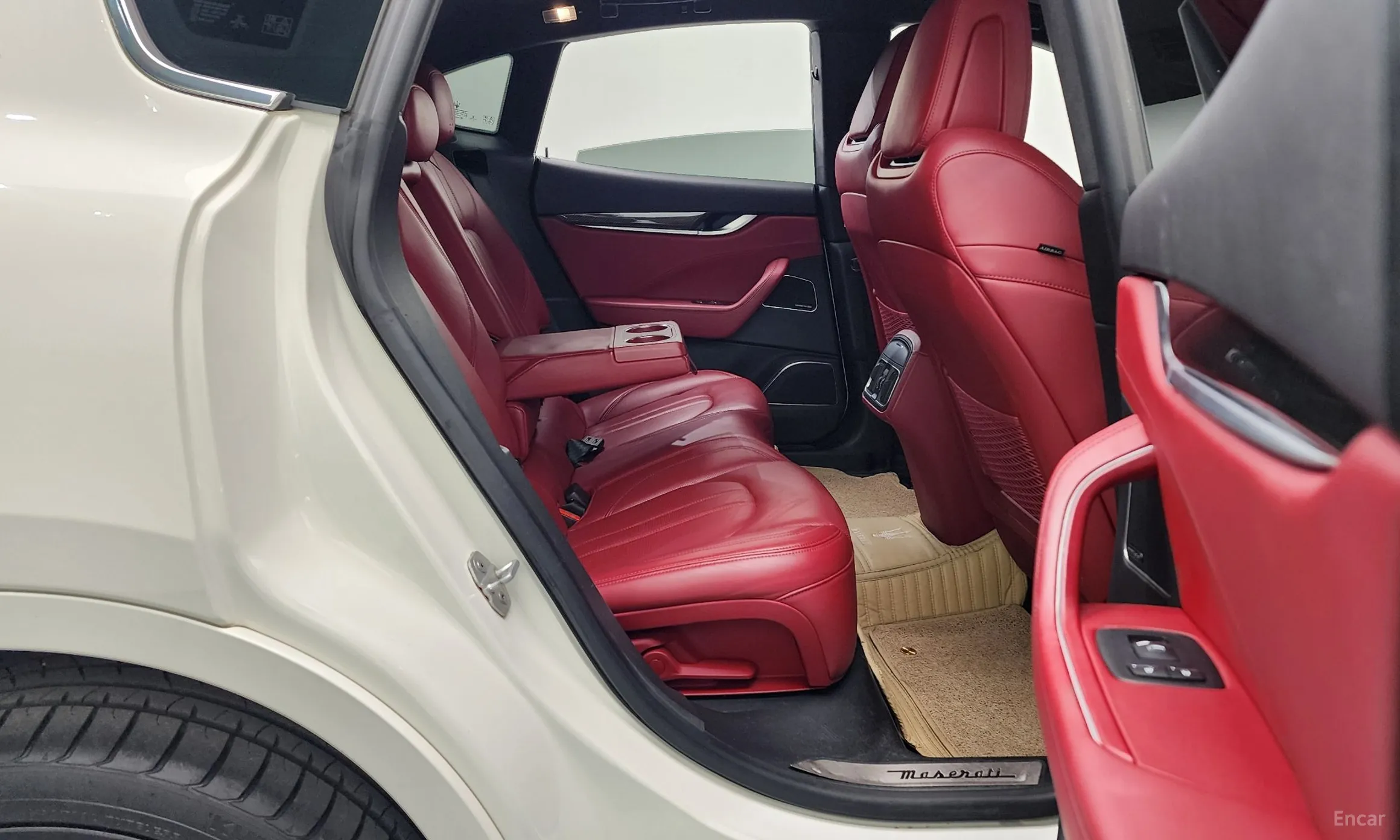 Maserati Levante превью 12