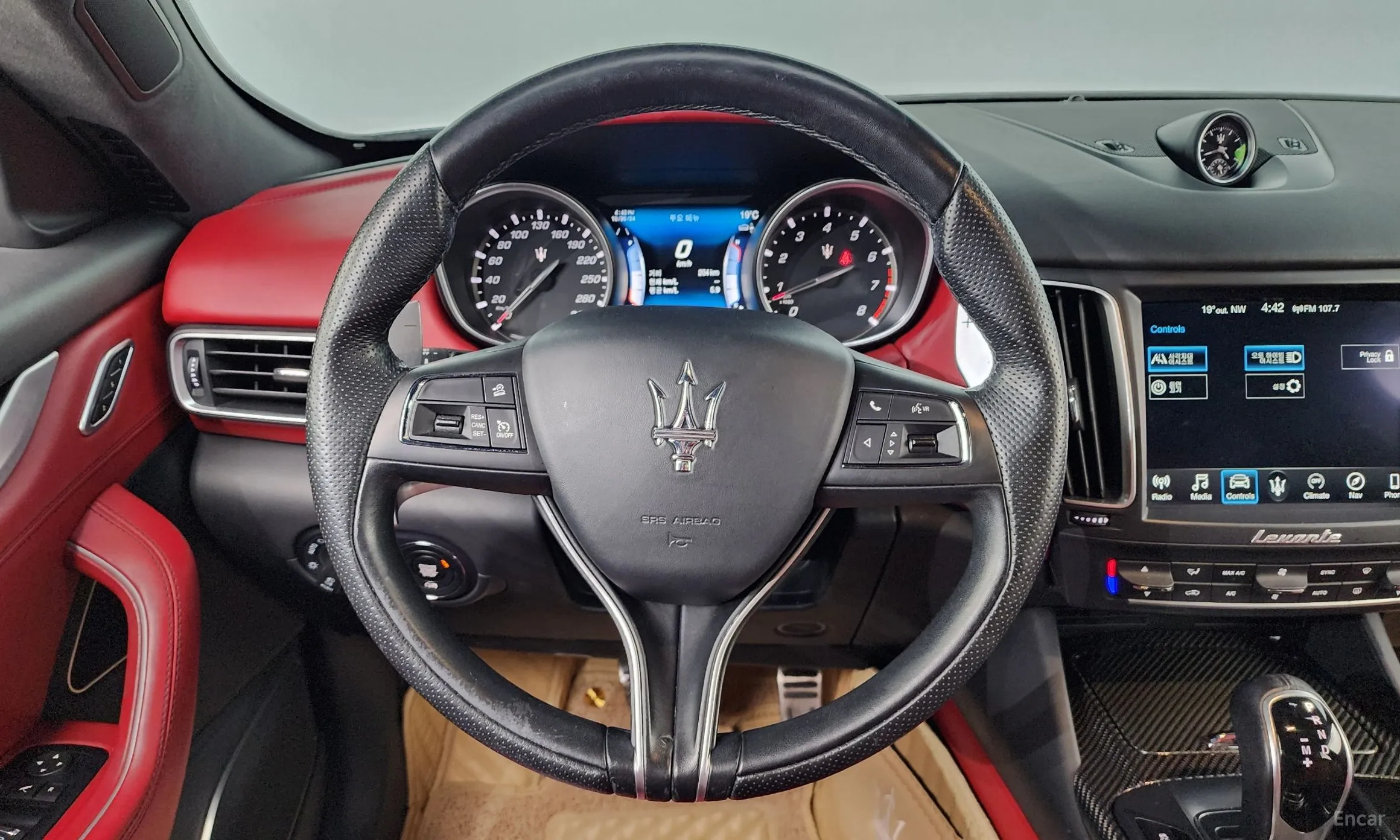 Maserati Levante превью 13