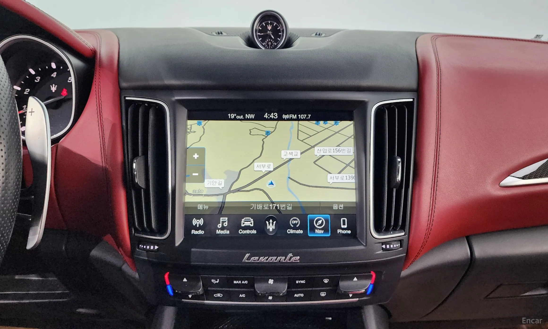 Maserati Levante превью 15