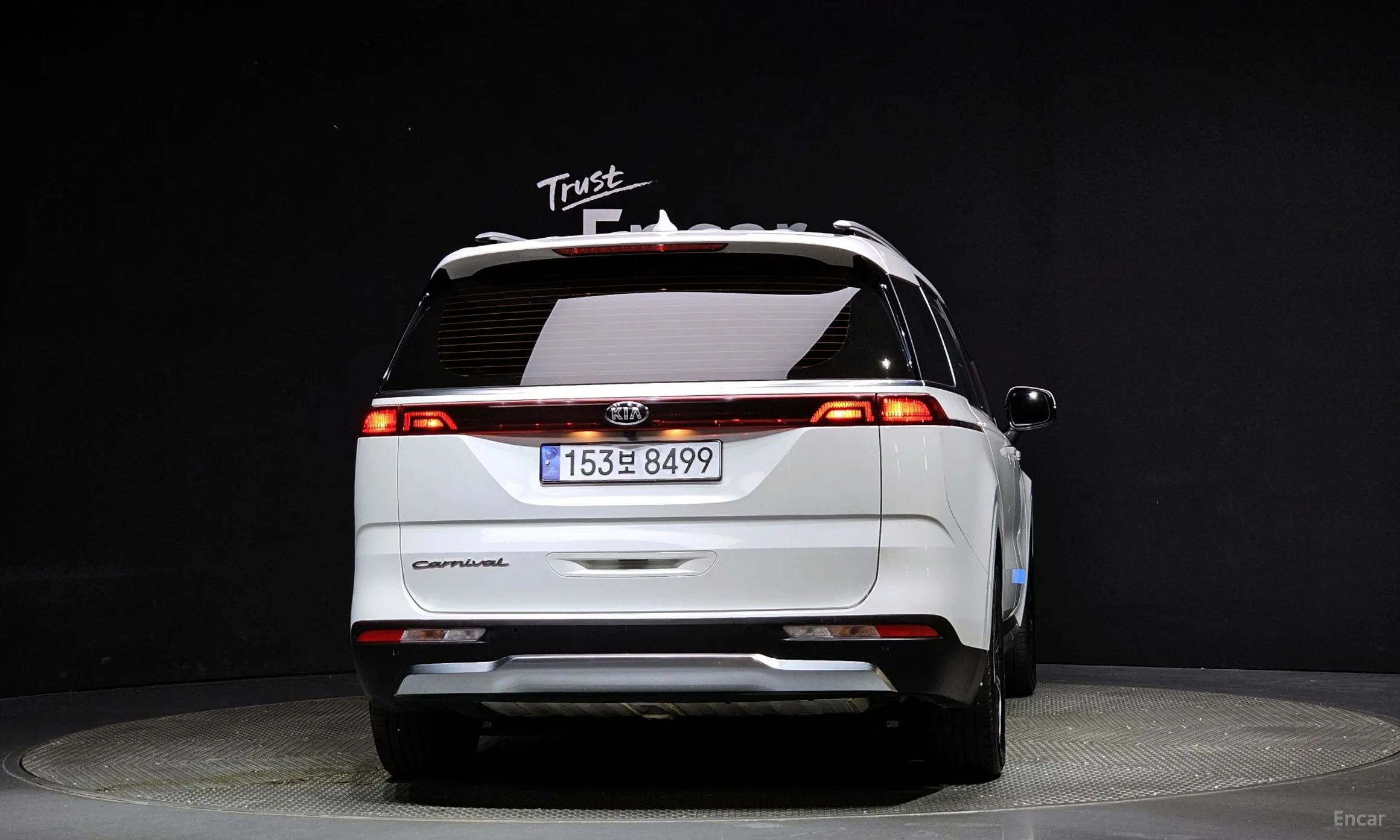 Kia Carnival Gen 4 превью 3