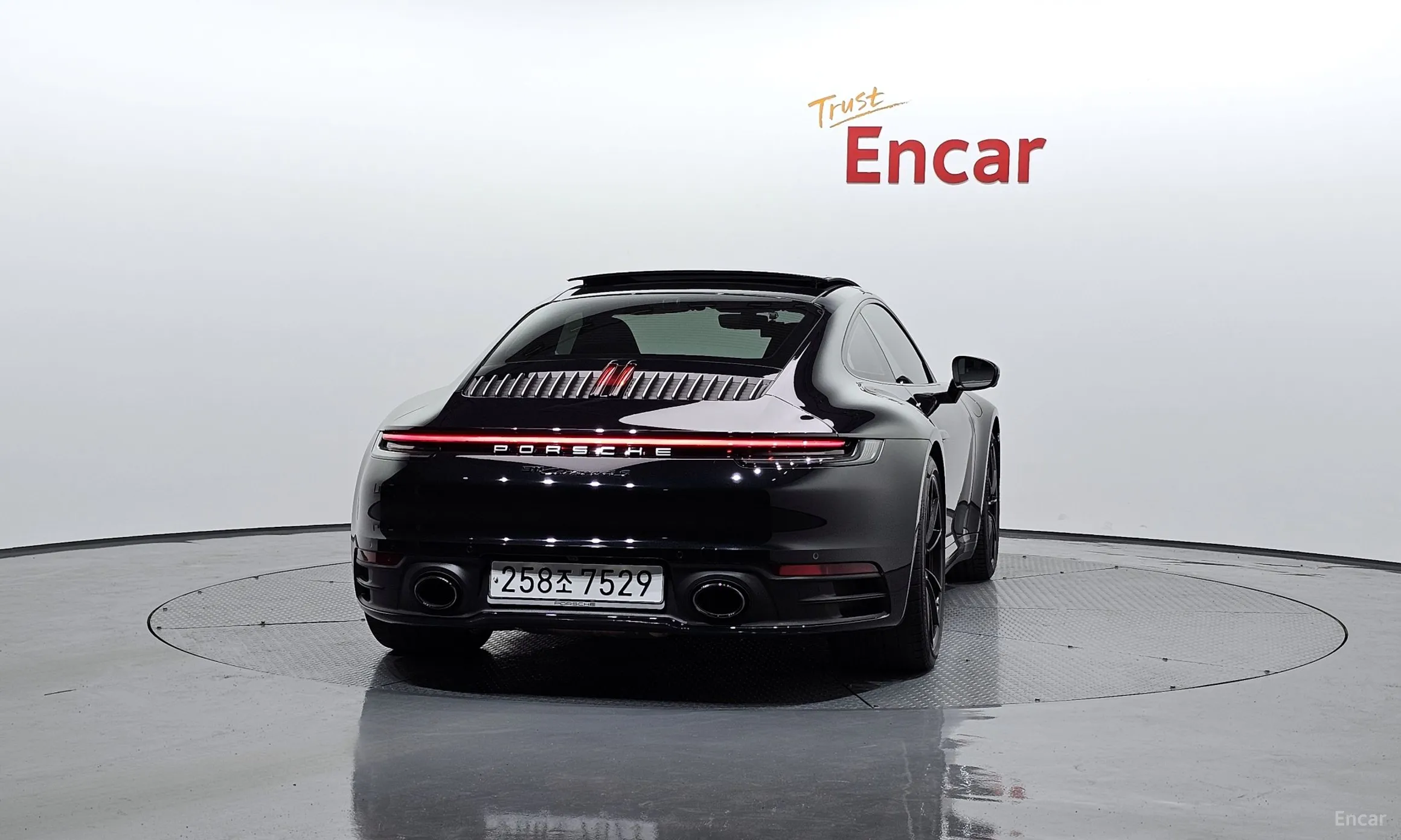 Porsche 911 (992) превью 3