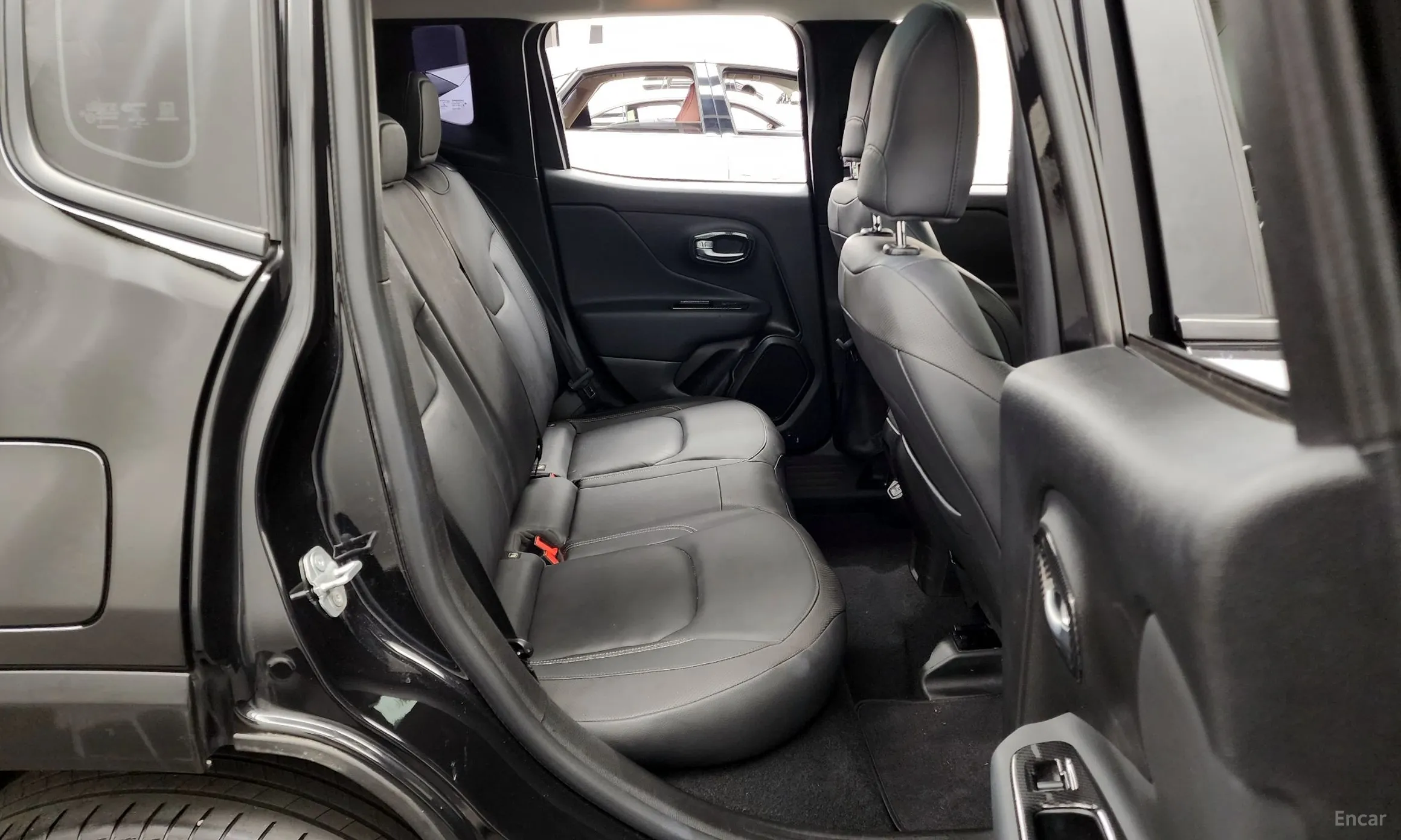 Jeep Renegade превью 12