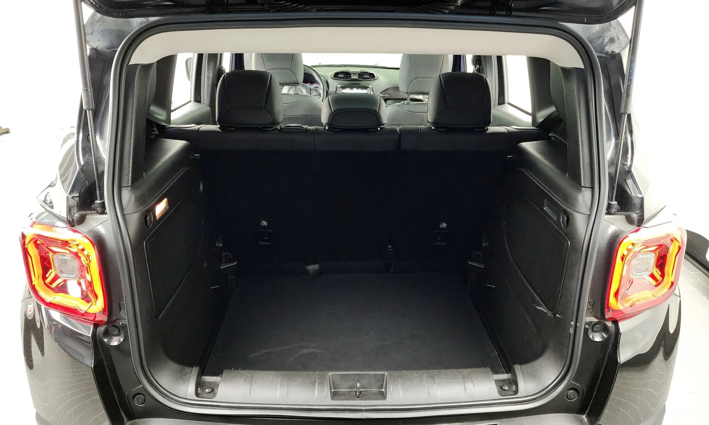 Jeep Renegade превью 20
