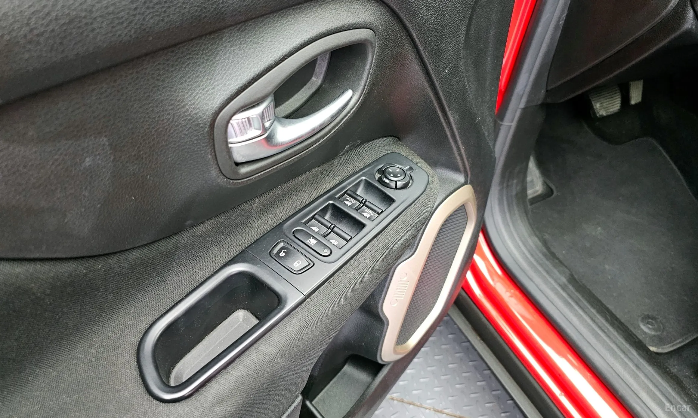 Jeep Renegade превью 16