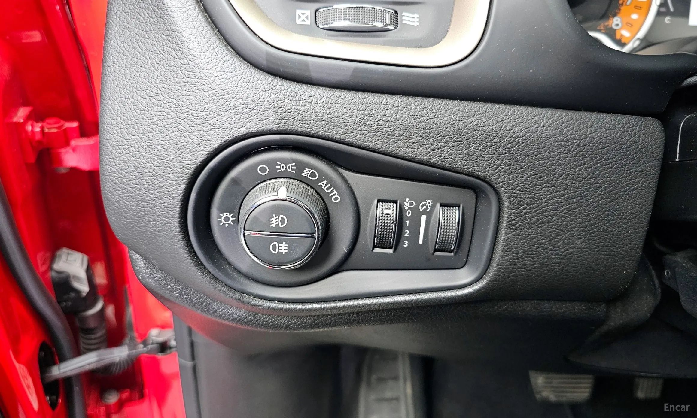 Jeep Renegade превью 19