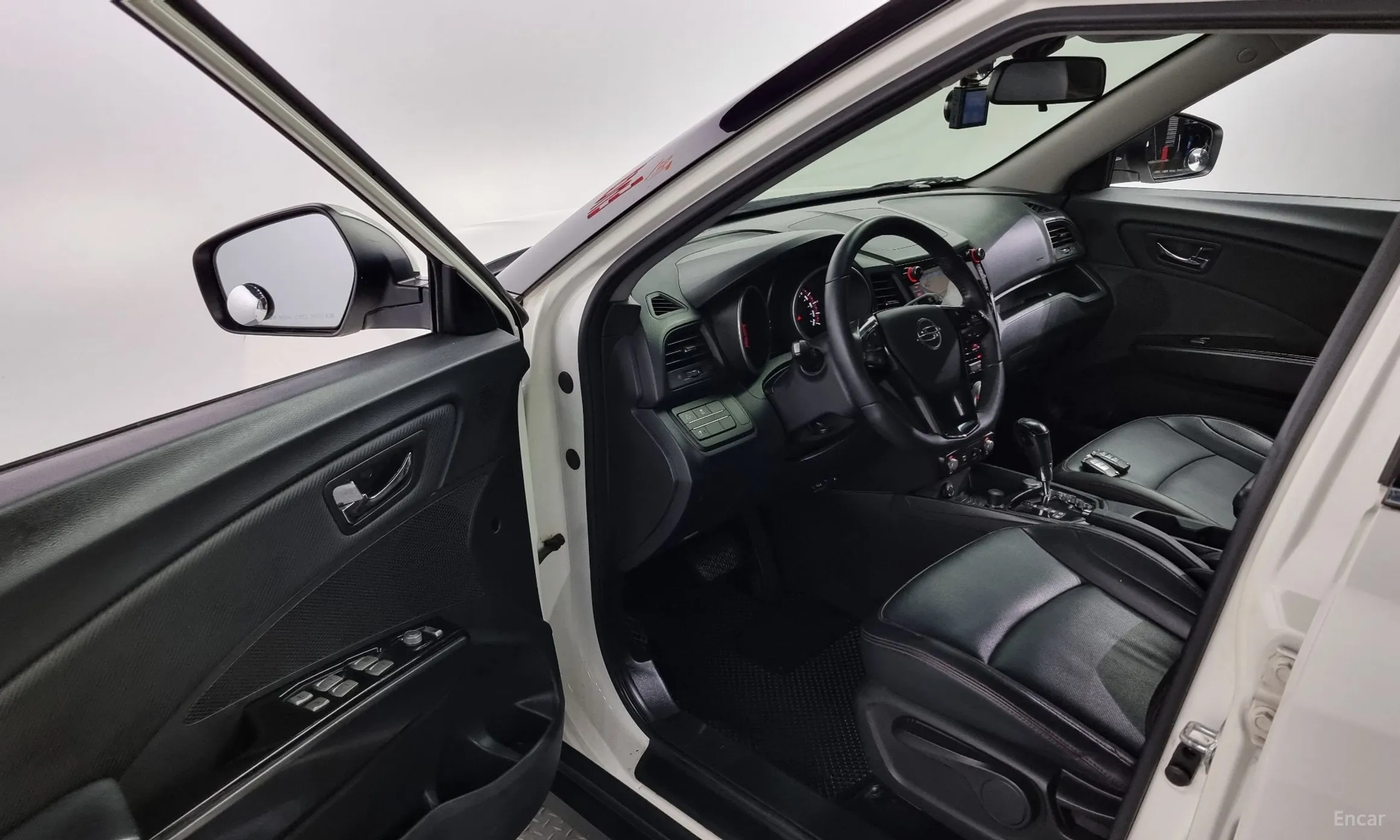 KG Mobility (SsangYong) Tivoli Air превью 11