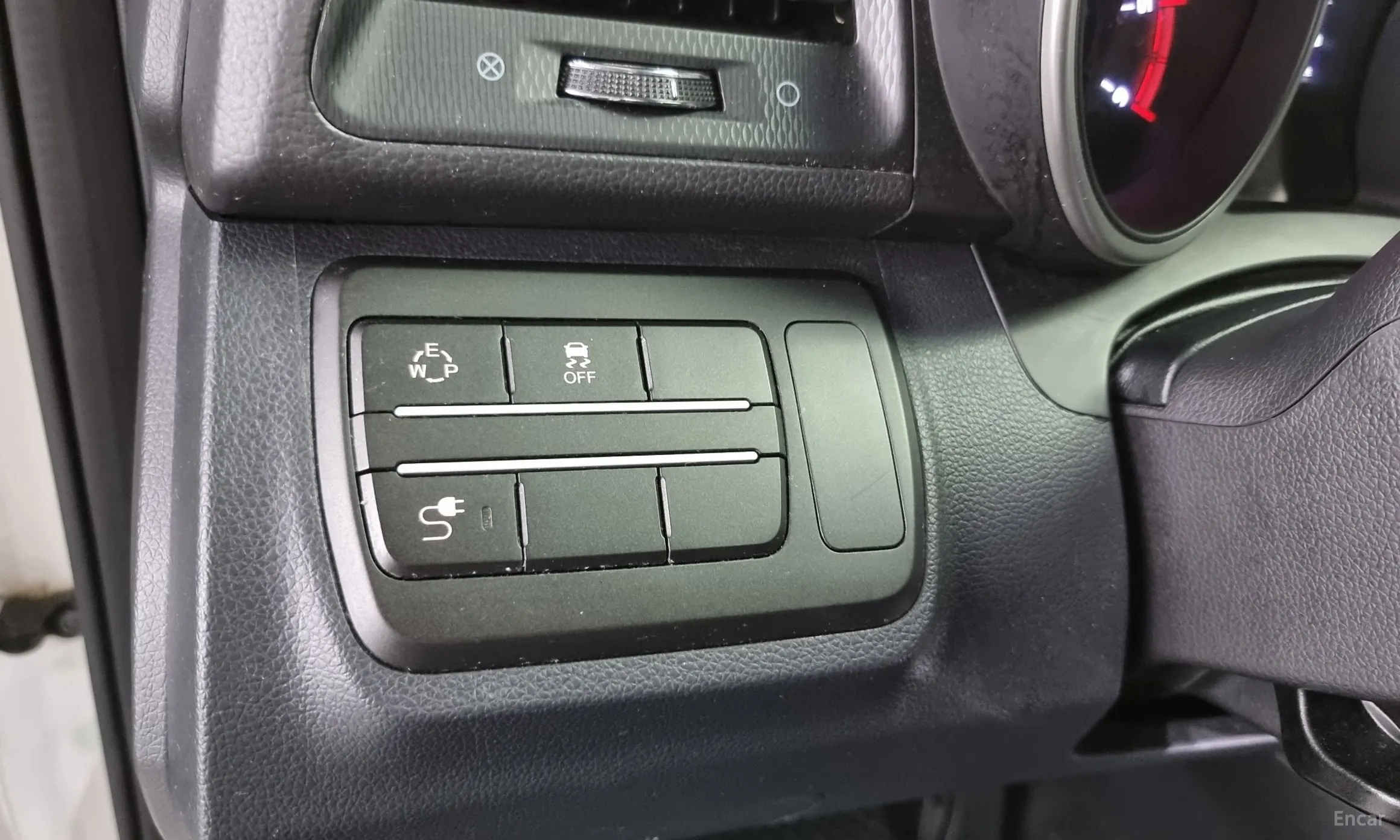 KG Mobility (SsangYong) Tivoli Air превью 12