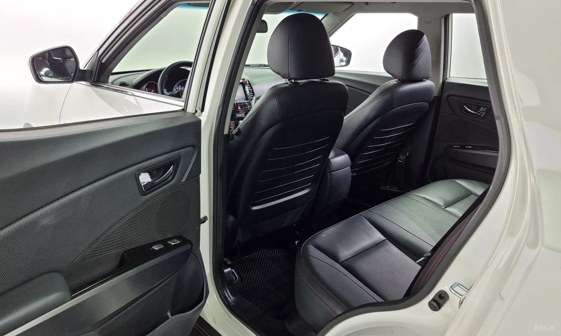 KG Mobility (SsangYong) Tivoli Air превью 17