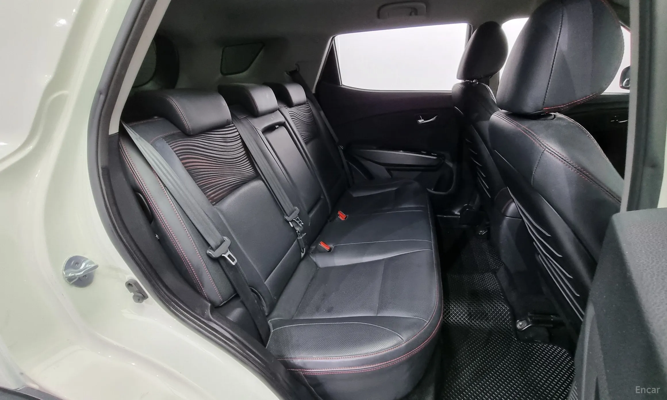 KG Mobility (SsangYong) Tivoli Air превью 19