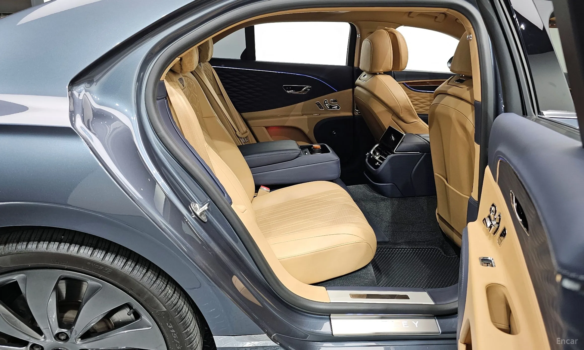 Bentley Flying Spur 3rd Generation превью 12