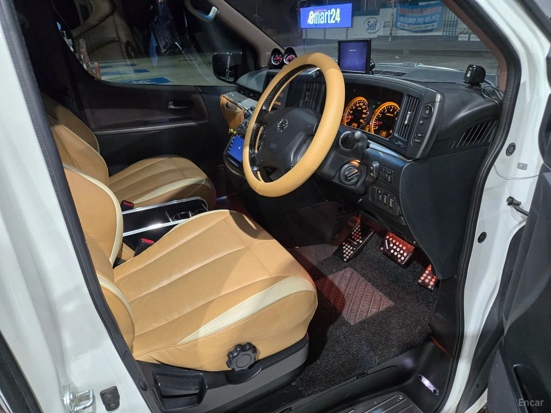 Nissan Elgrand превью 11