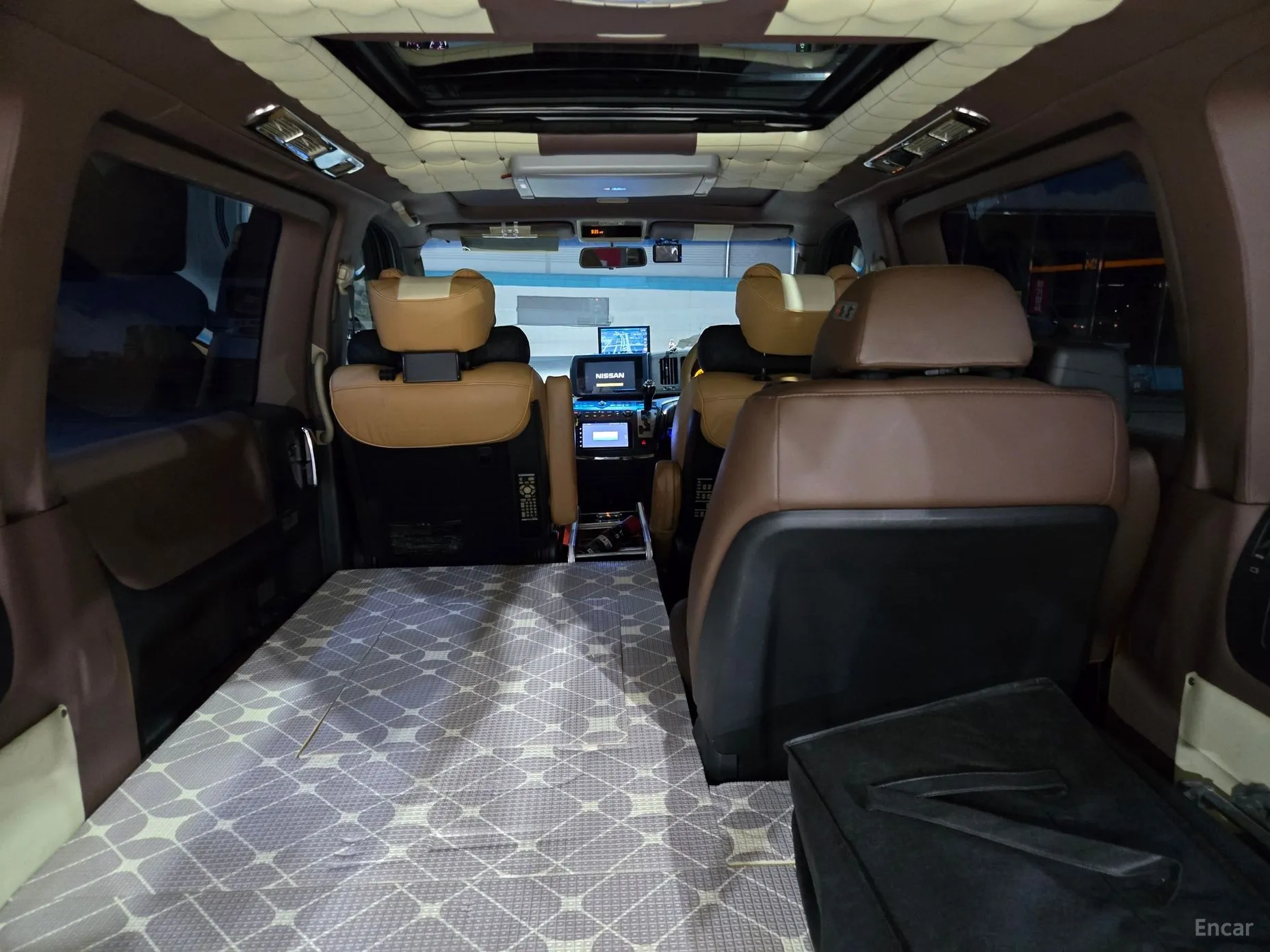 Nissan Elgrand превью 16