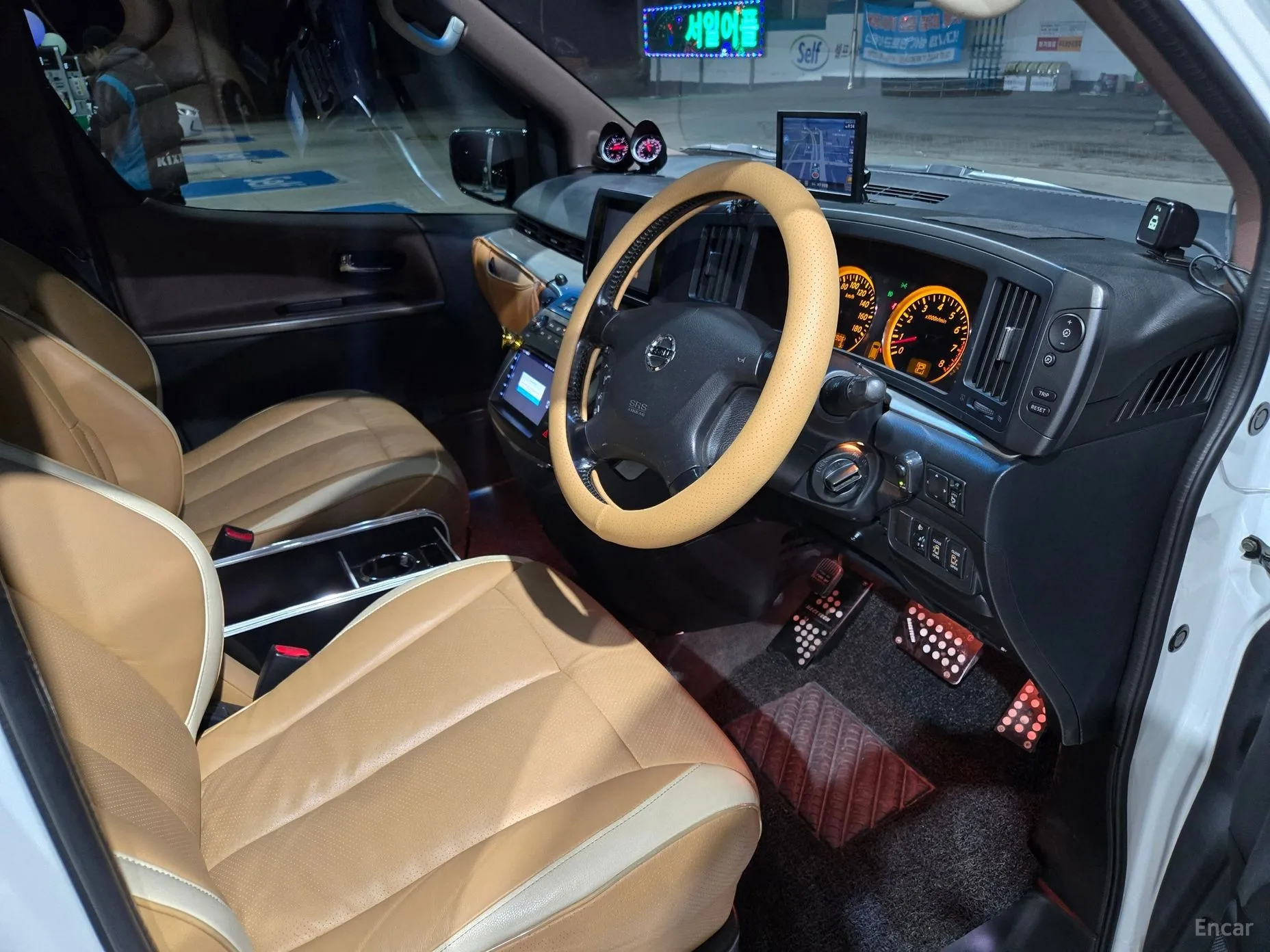 Nissan Elgrand превью 9