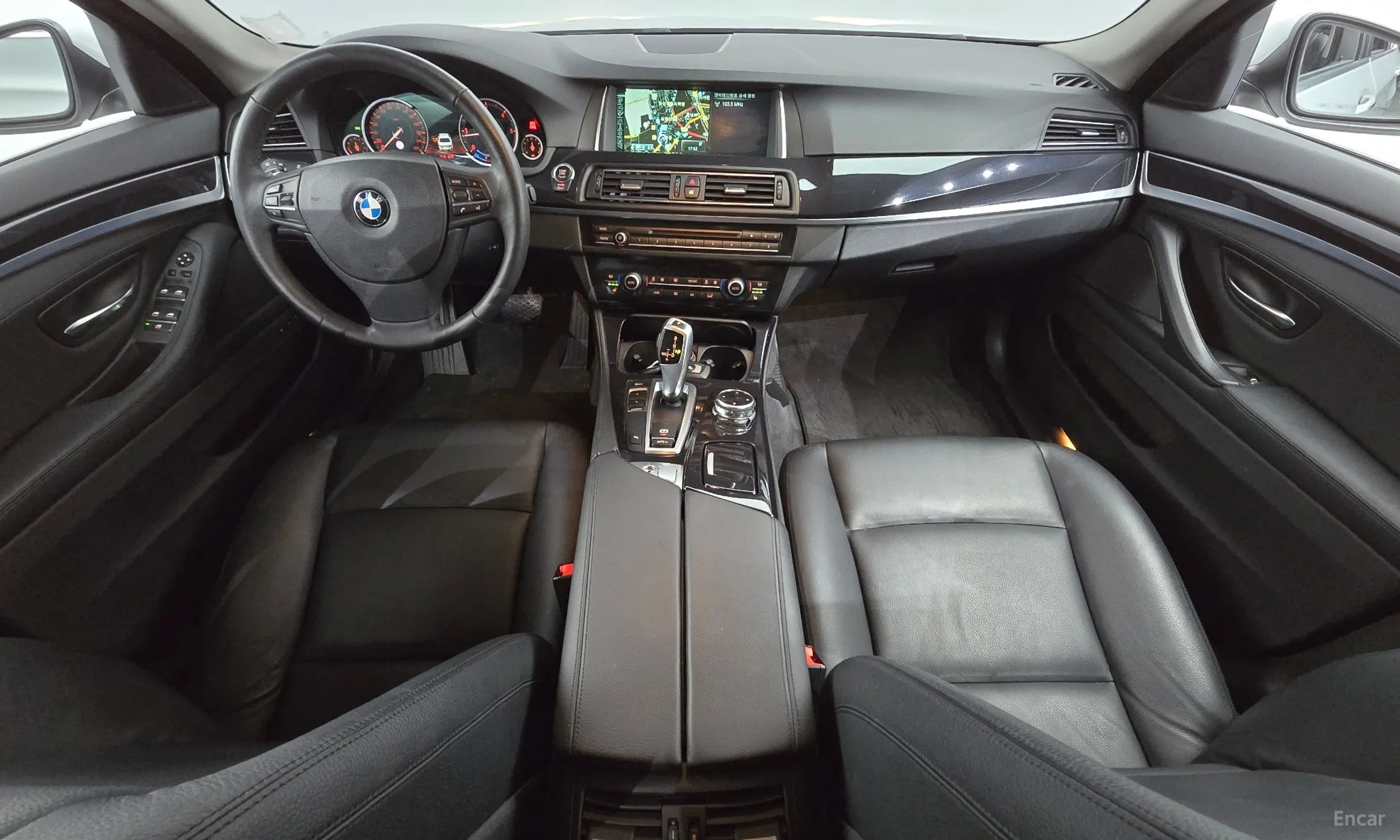 BMW 5 Series (F10) превью 4