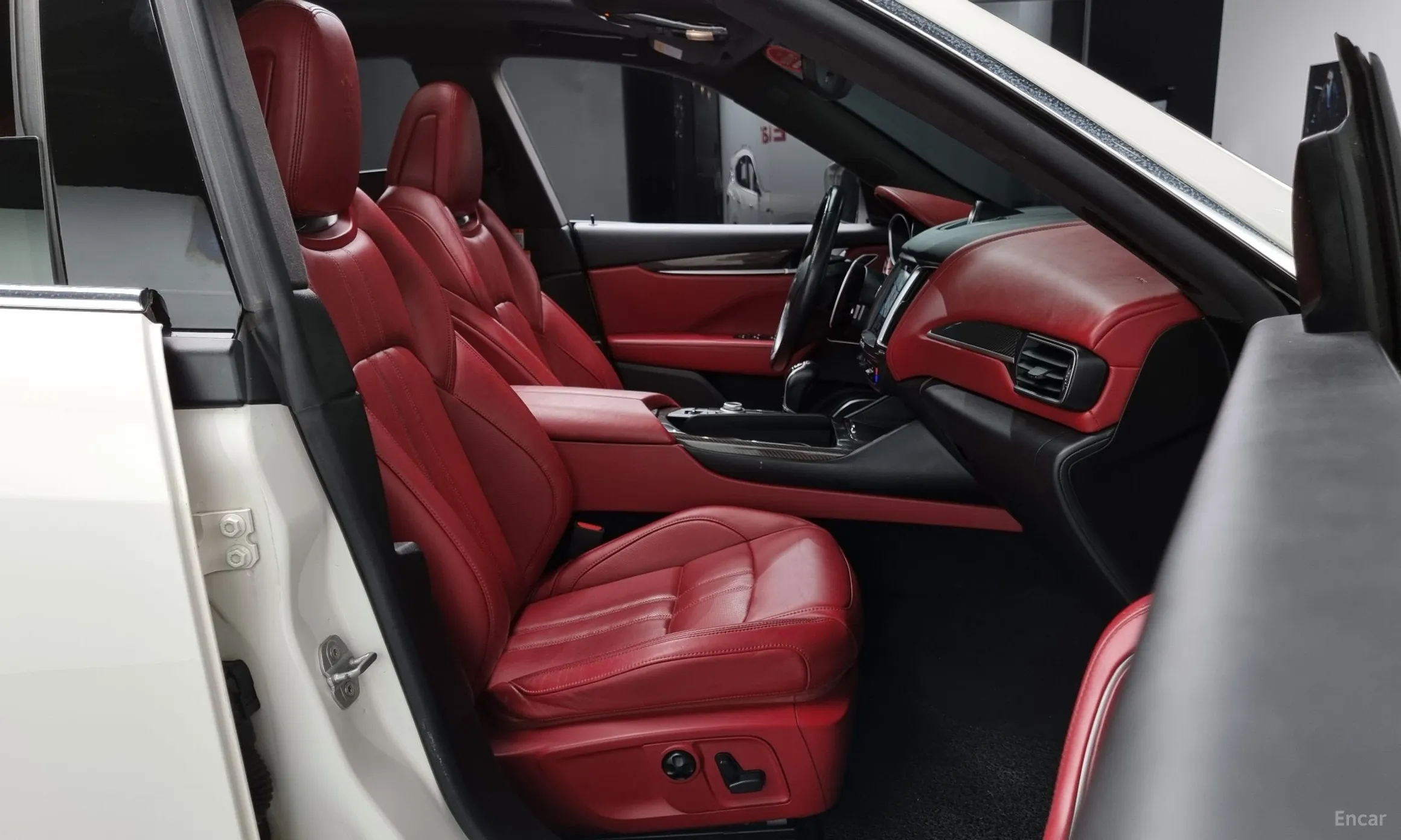 Maserati Levante превью 10