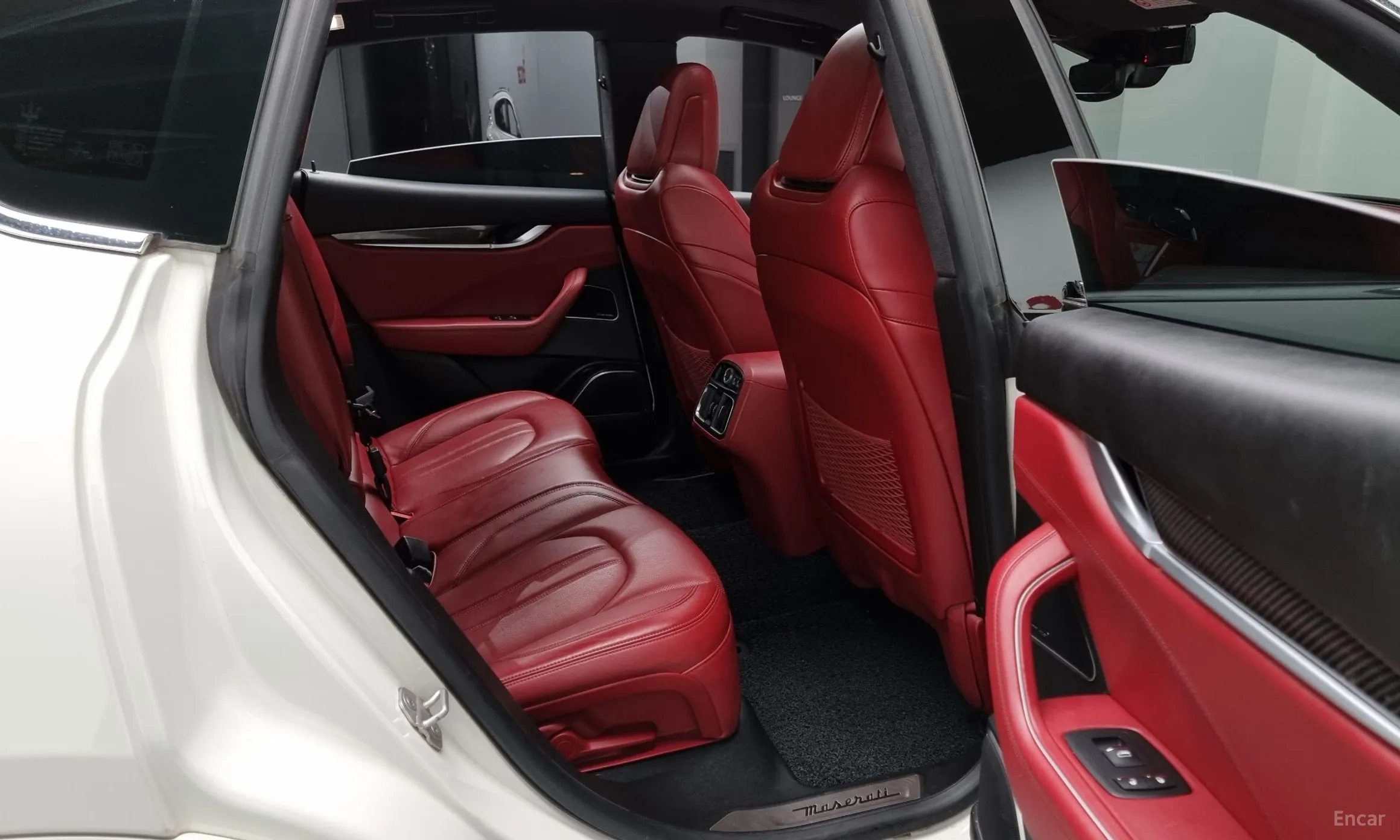 Maserati Levante превью 11