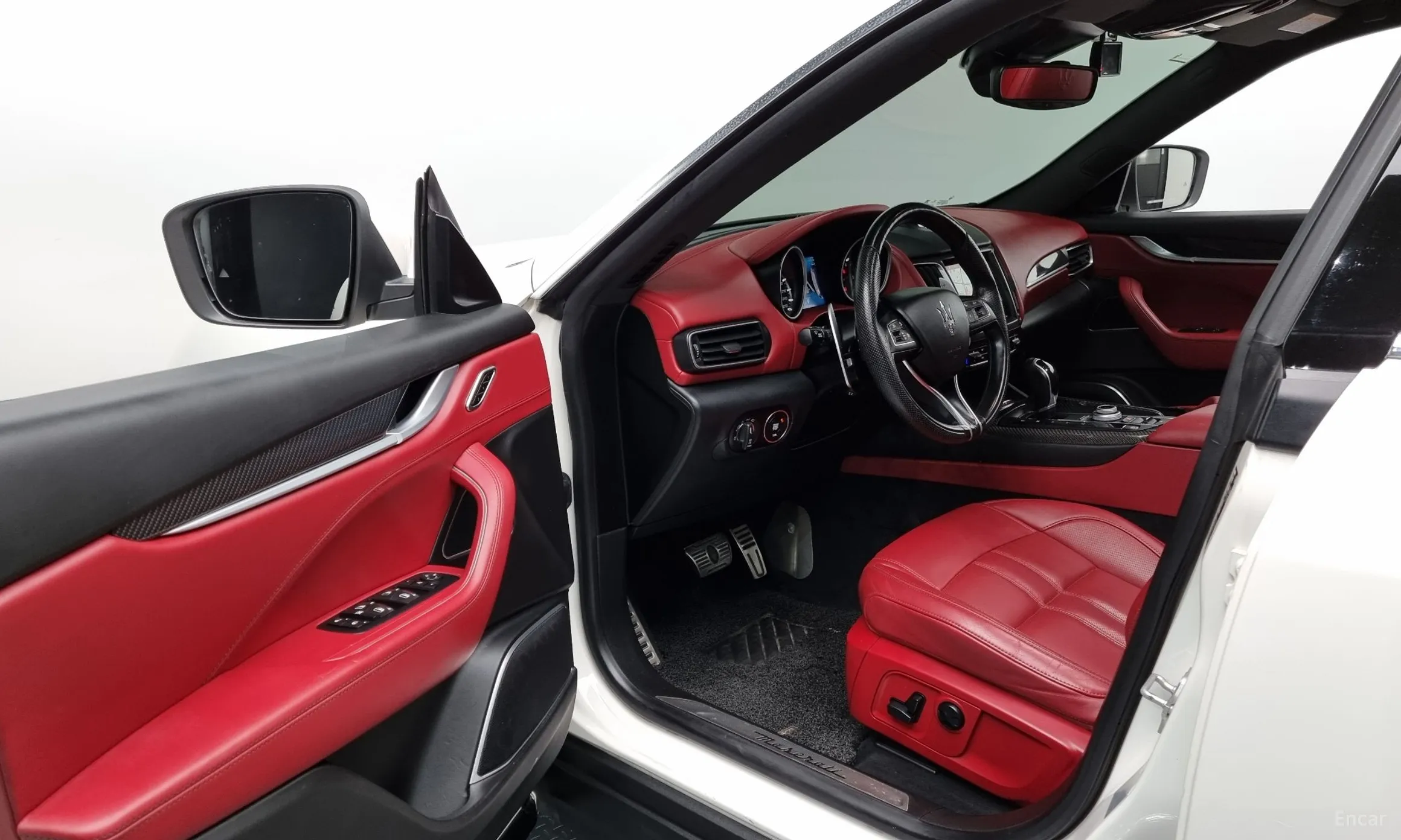 Maserati Levante превью 12