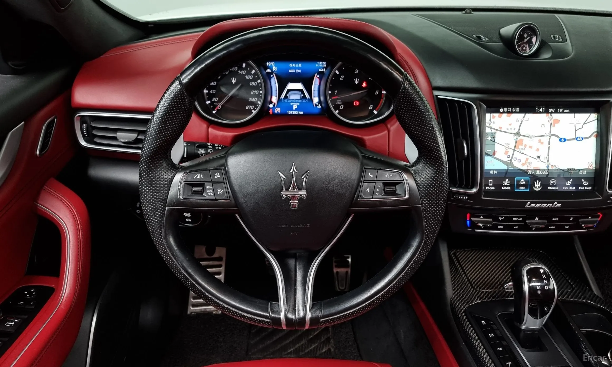 Maserati Levante превью 13