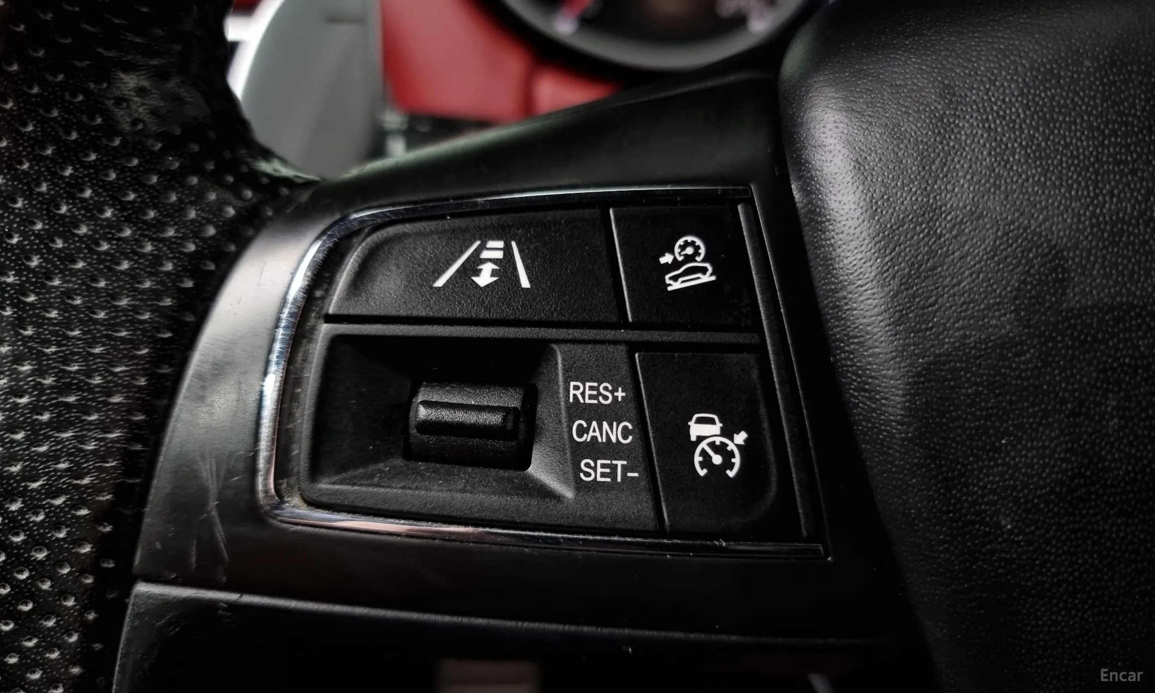 Maserati Levante превью 16
