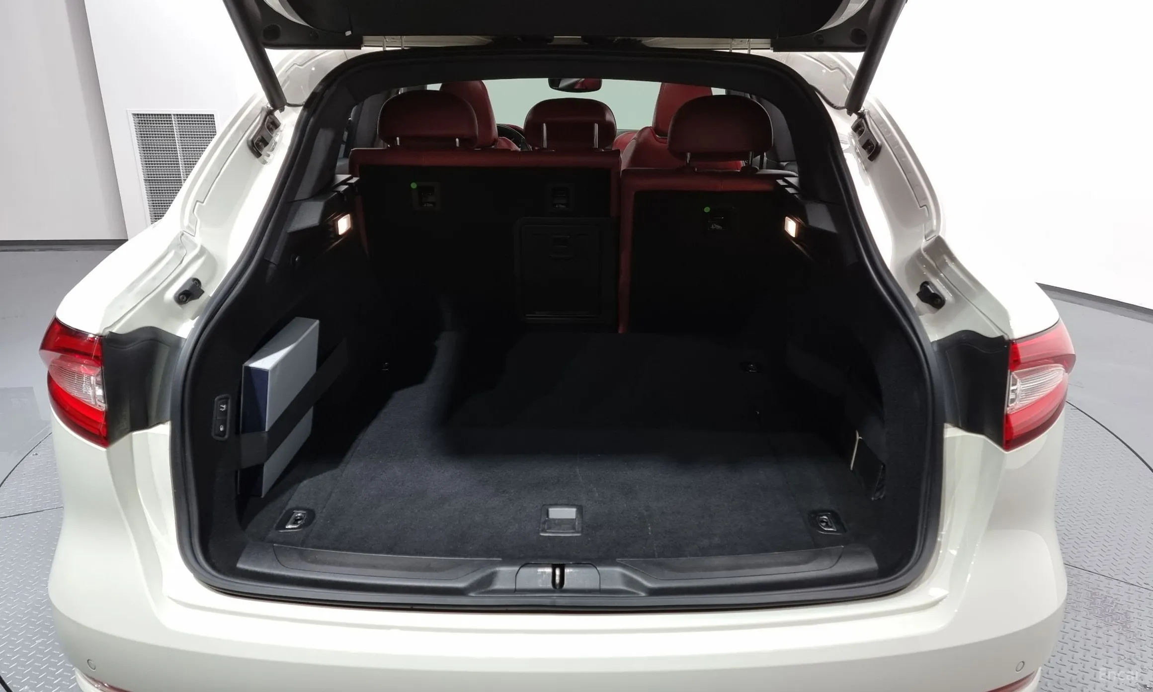 Maserati Levante превью 20