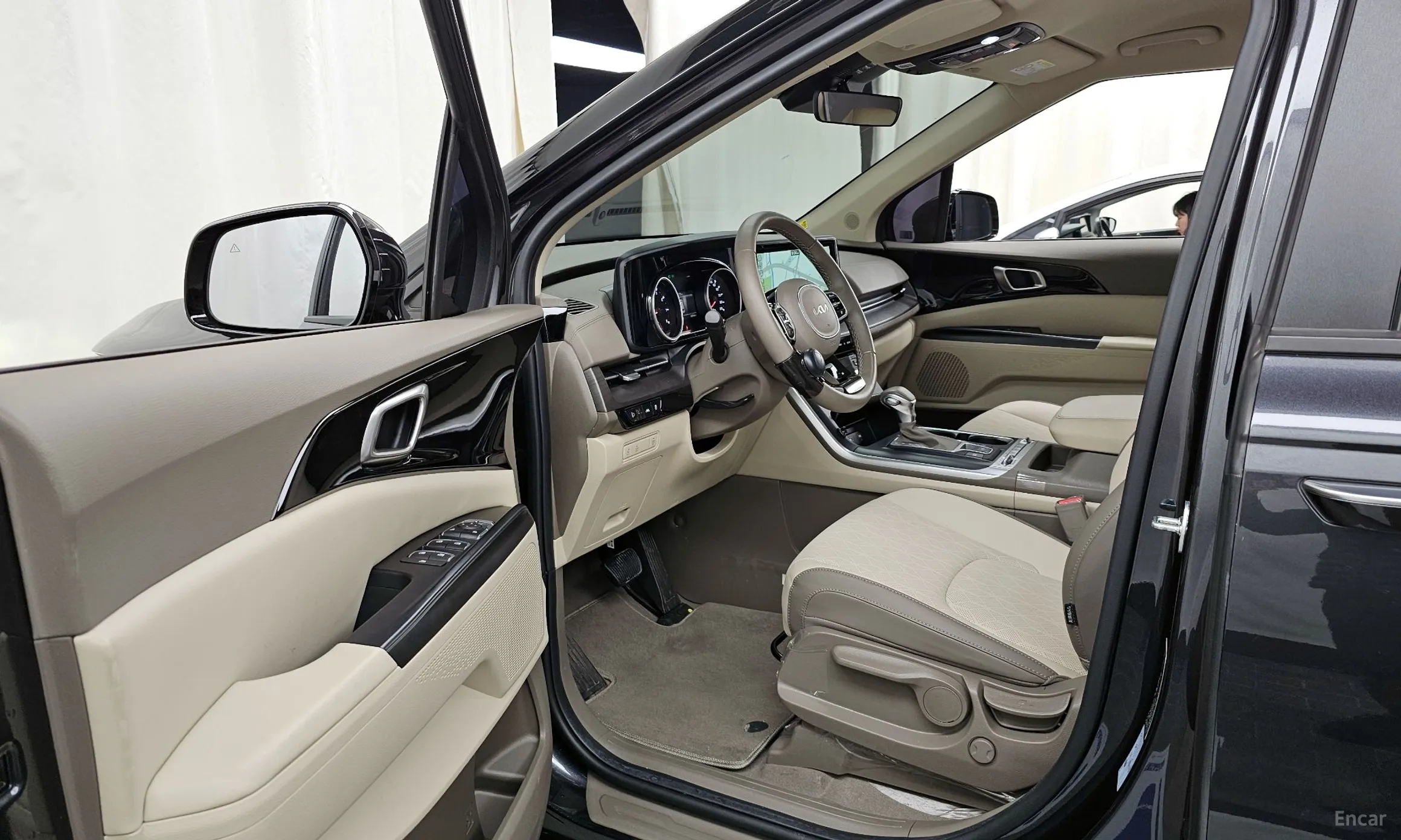 Kia Carnival Gen 4 превью 10