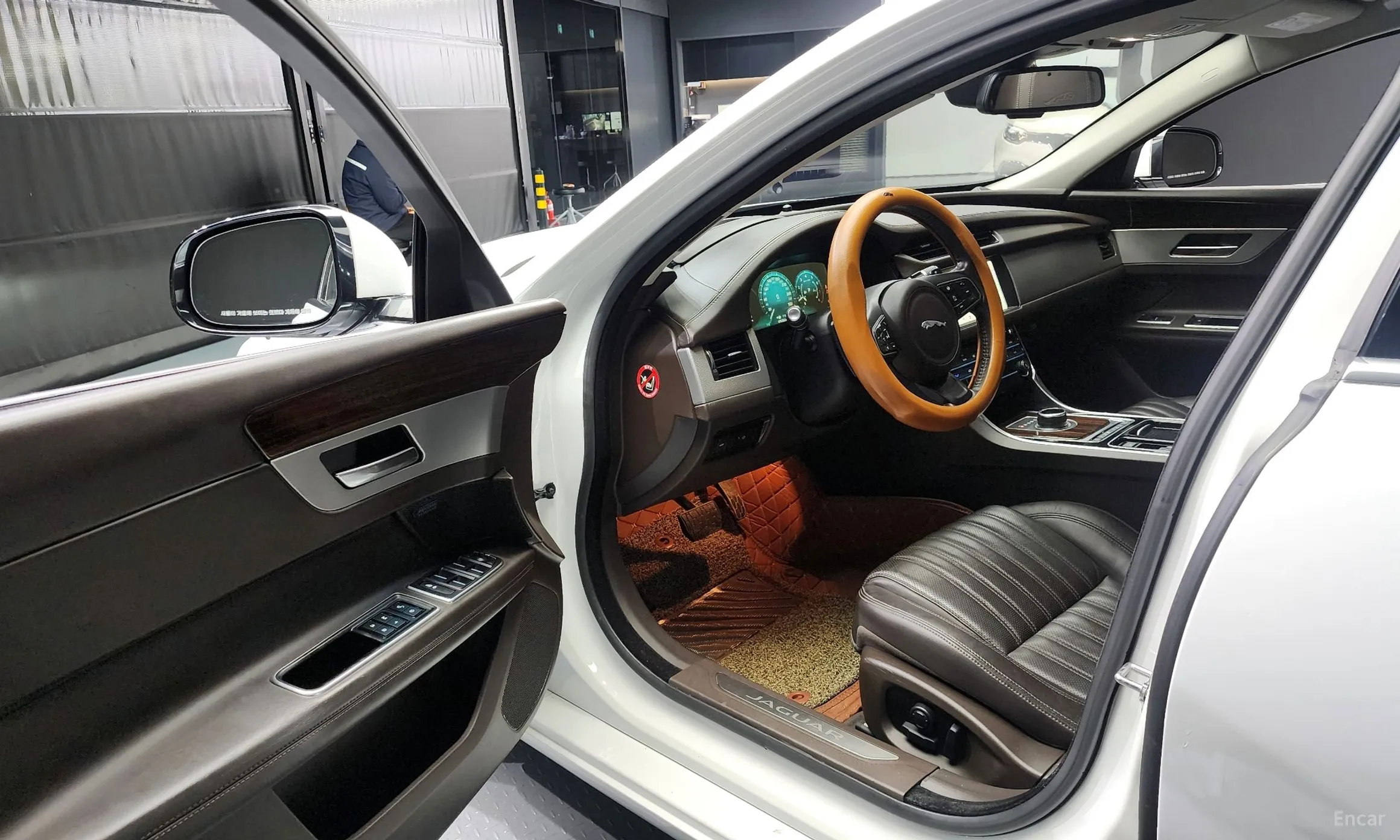 Jaguar XF (x260) превью 10