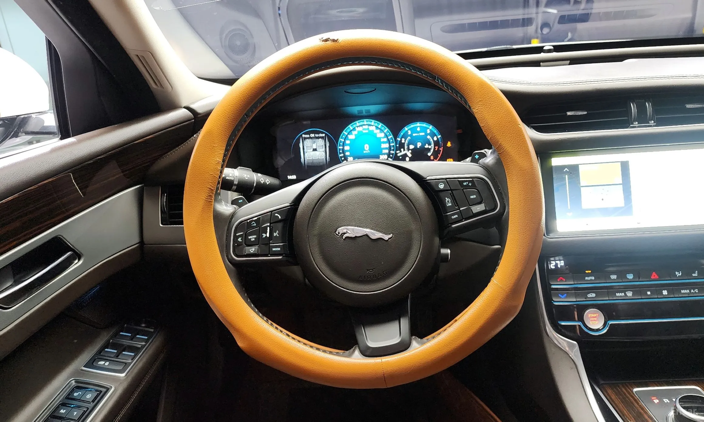 Jaguar XF (x260) превью 13