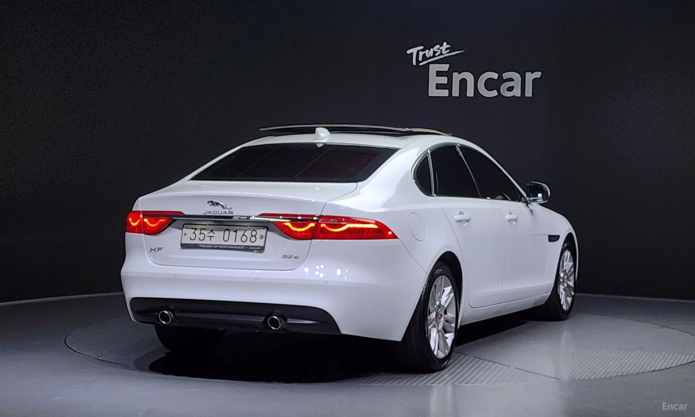 Jaguar XF (x260)