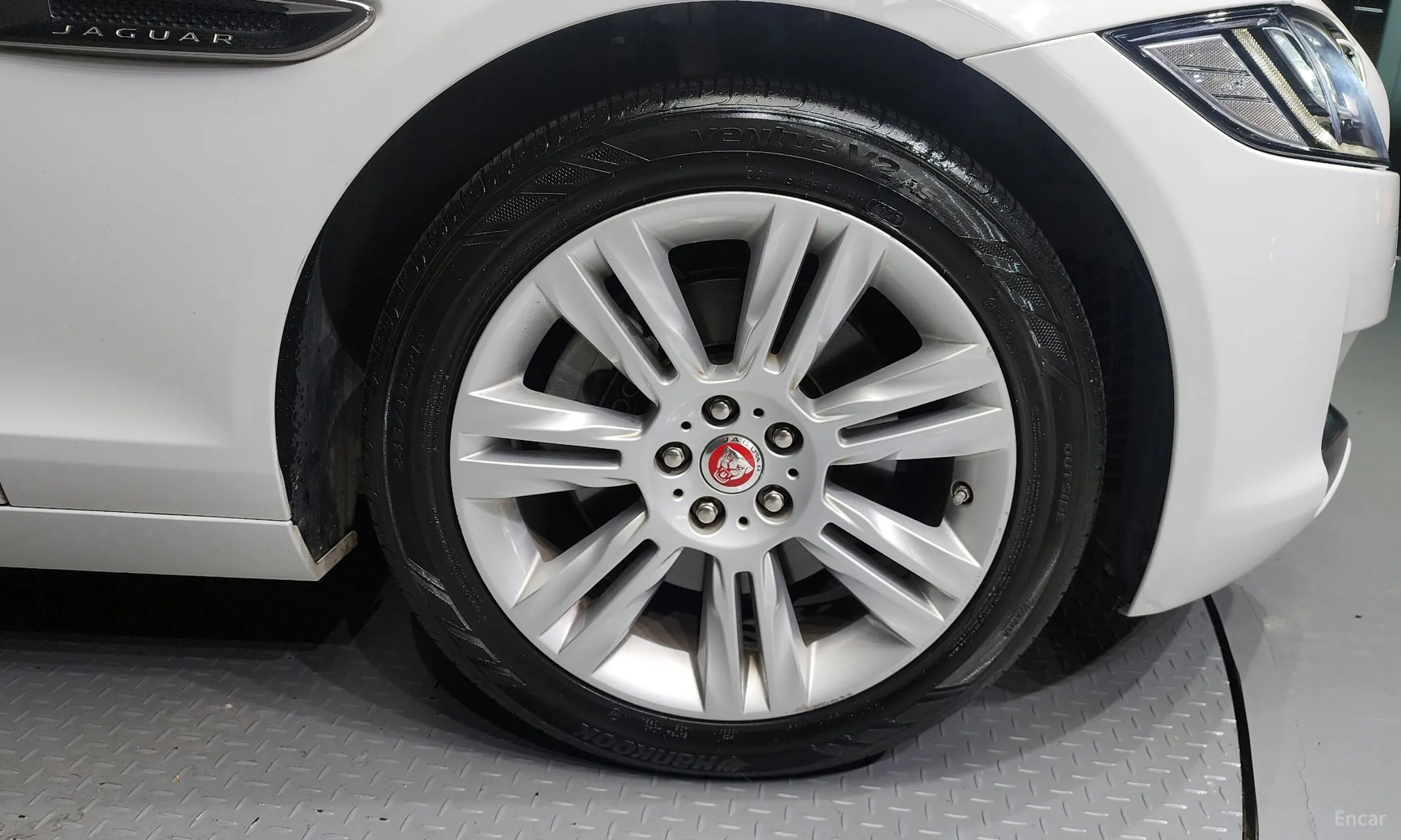 Jaguar XF (x260) превью 5