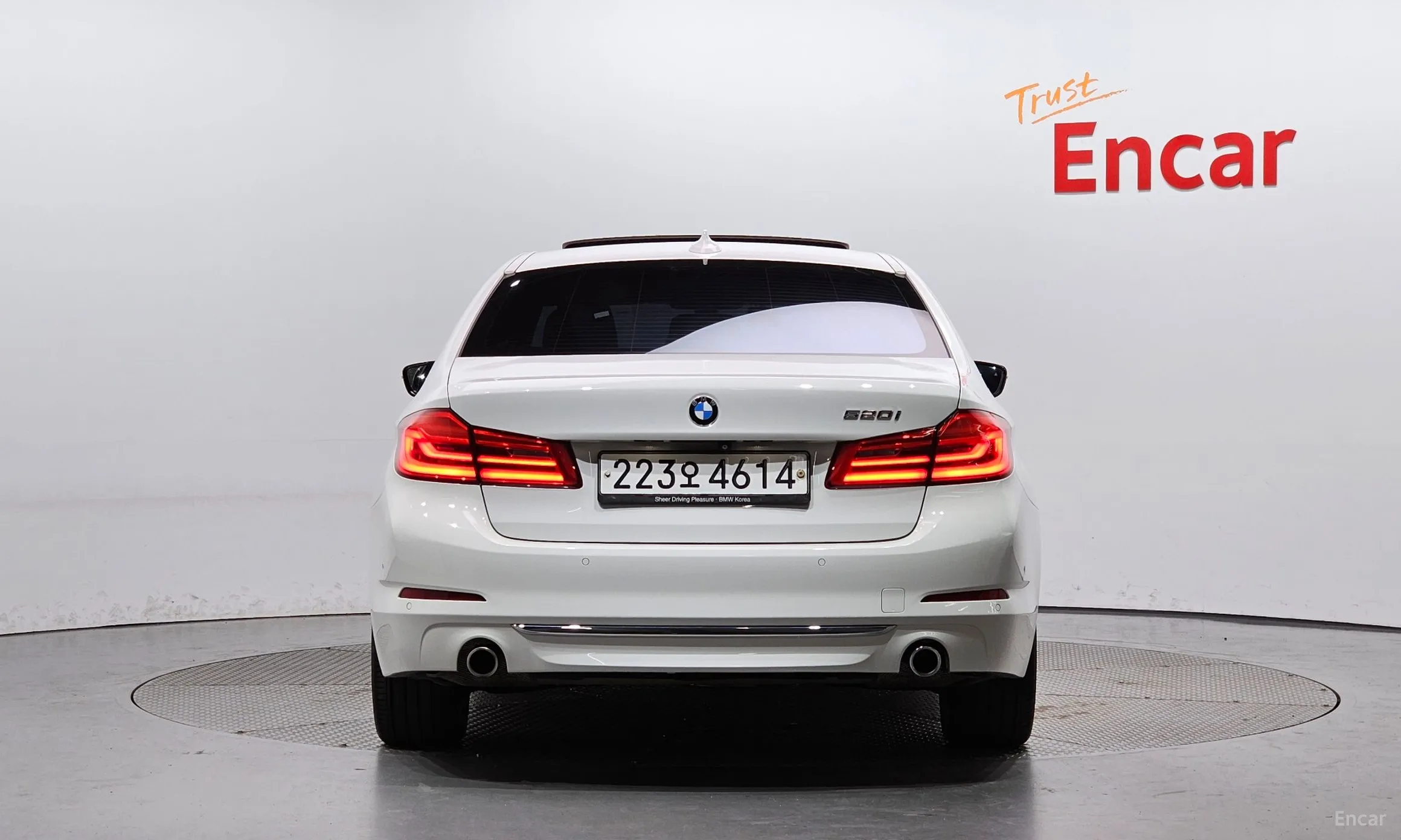 BMW 5 Series (G30) превью 3