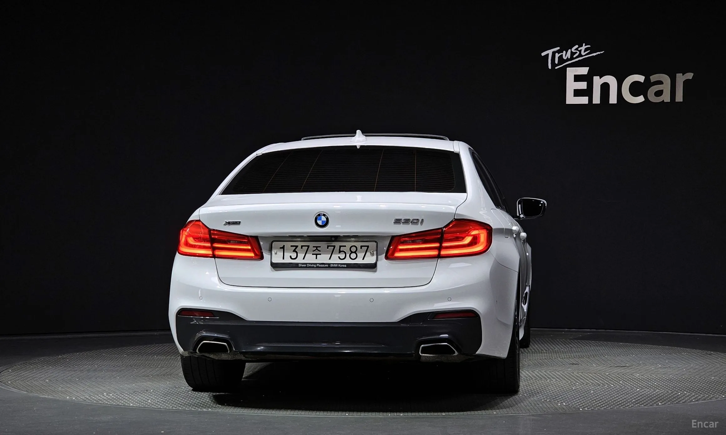 BMW 5 Series (G30) превью 3