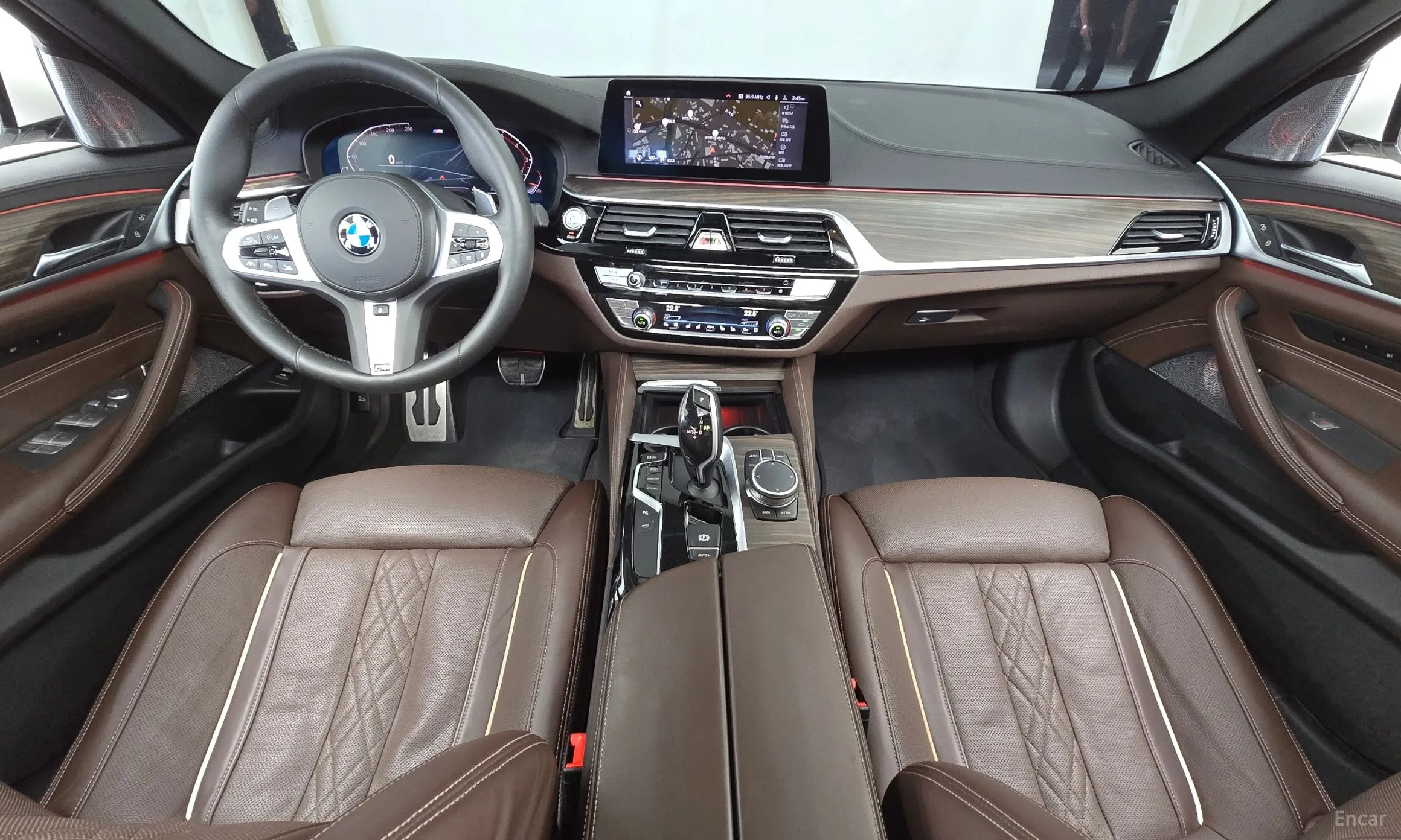BMW 5 Series (G30) превью 4