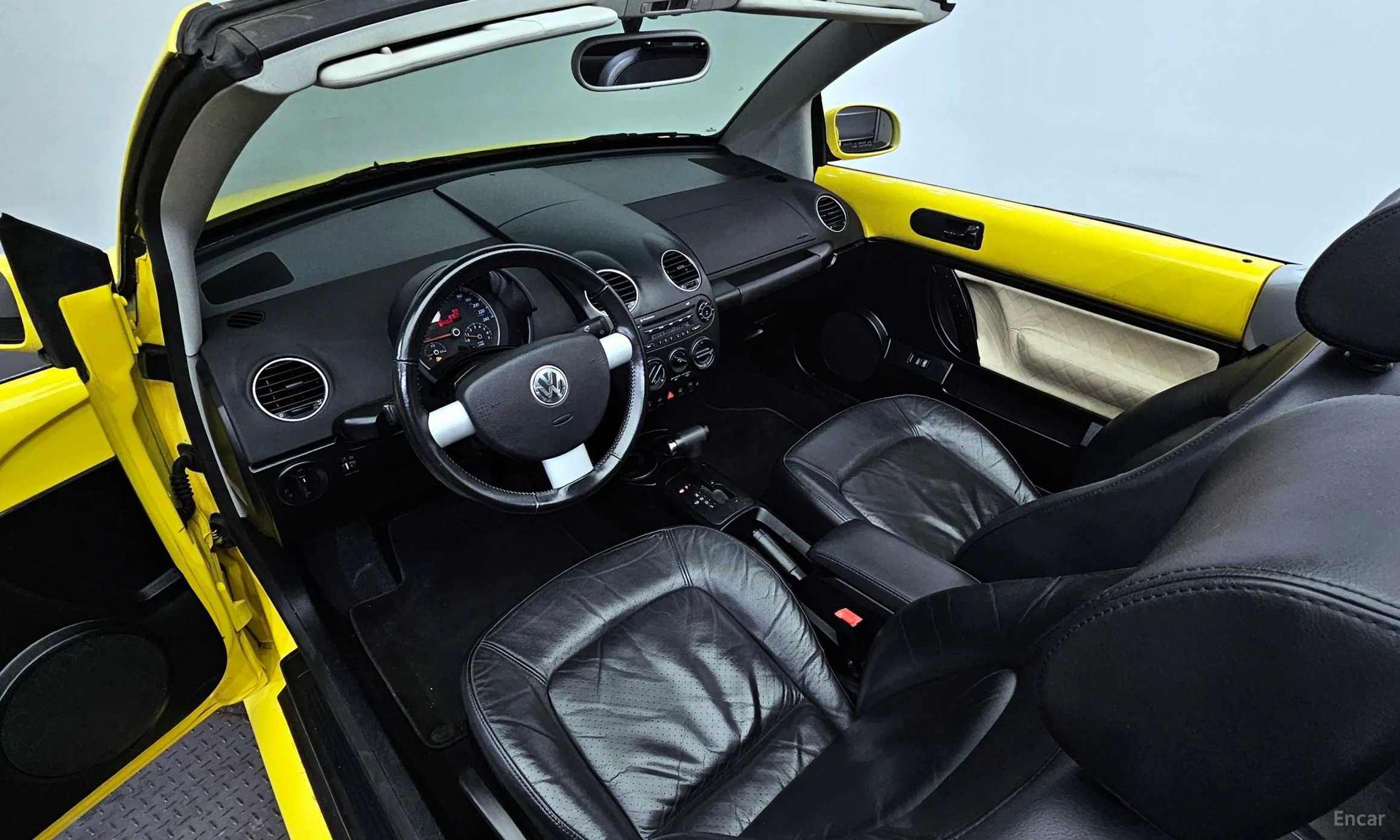 Volkswagen New Beetle превью 4