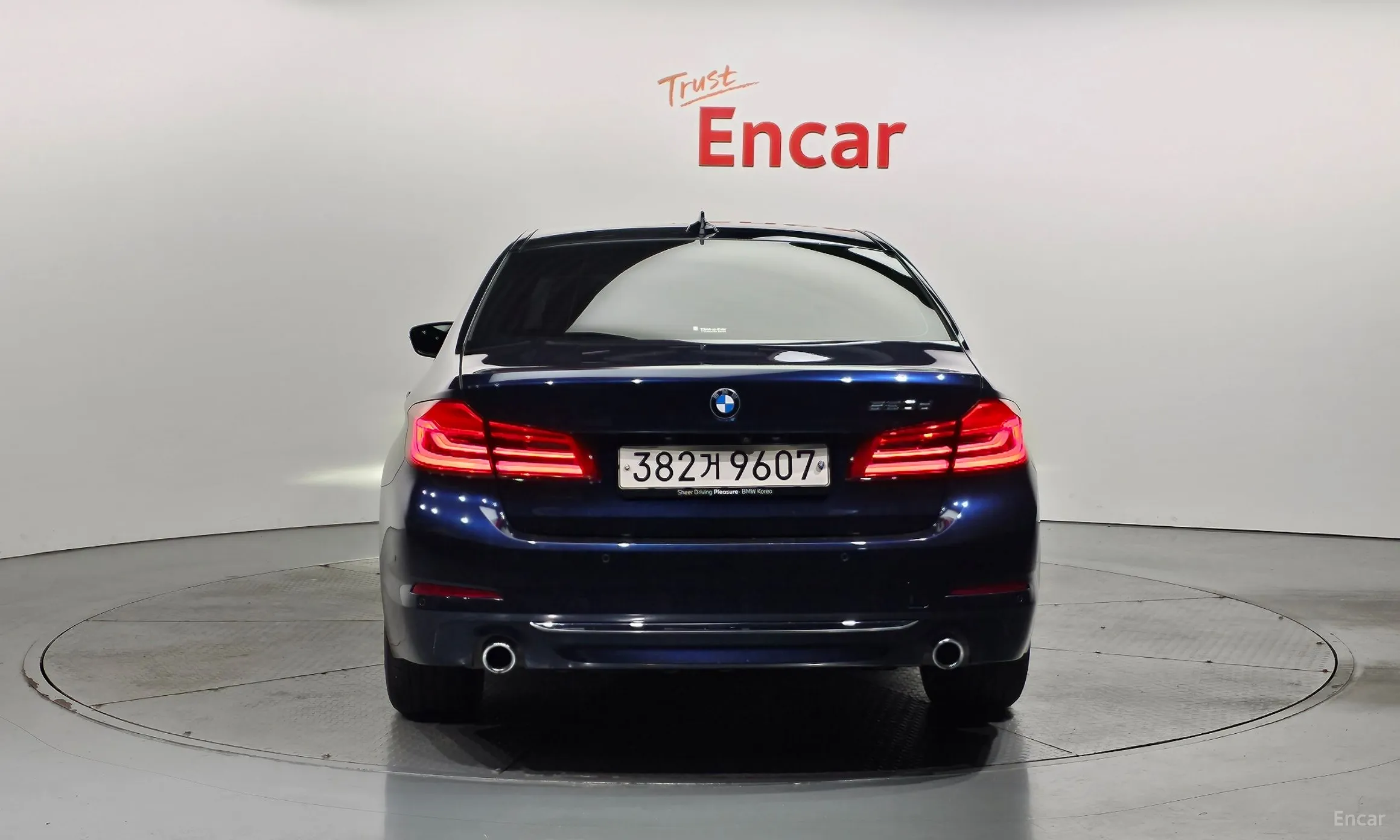 BMW 5 Series (G30) превью 3