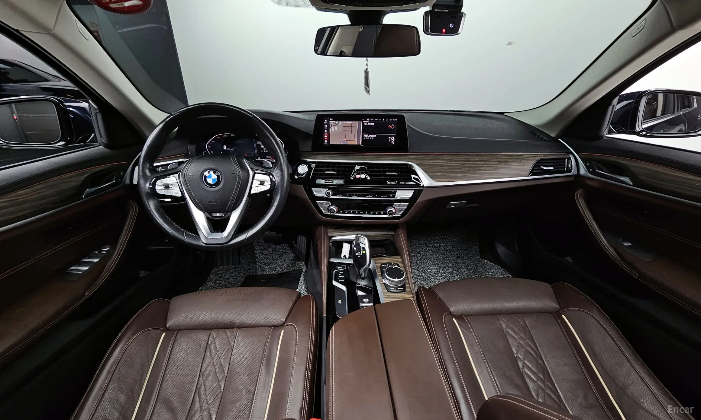 BMW 5 Series (G30) превью 4