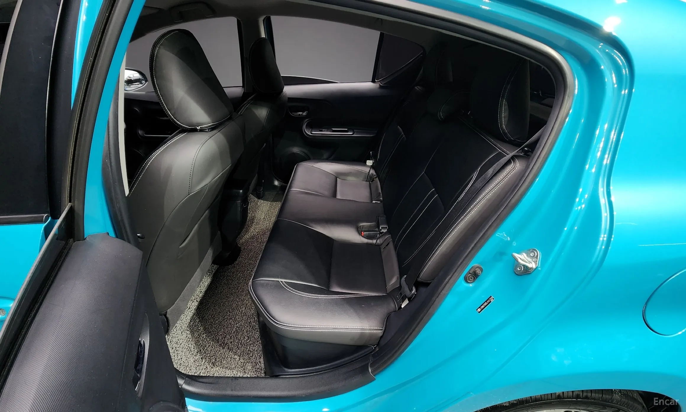 Toyota Prius C превью 11