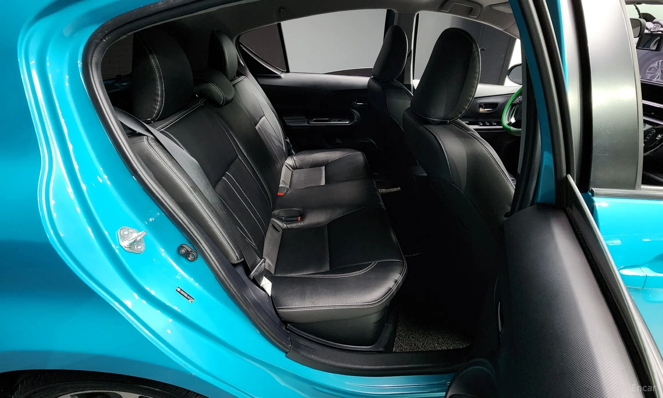 Toyota Prius C превью 12