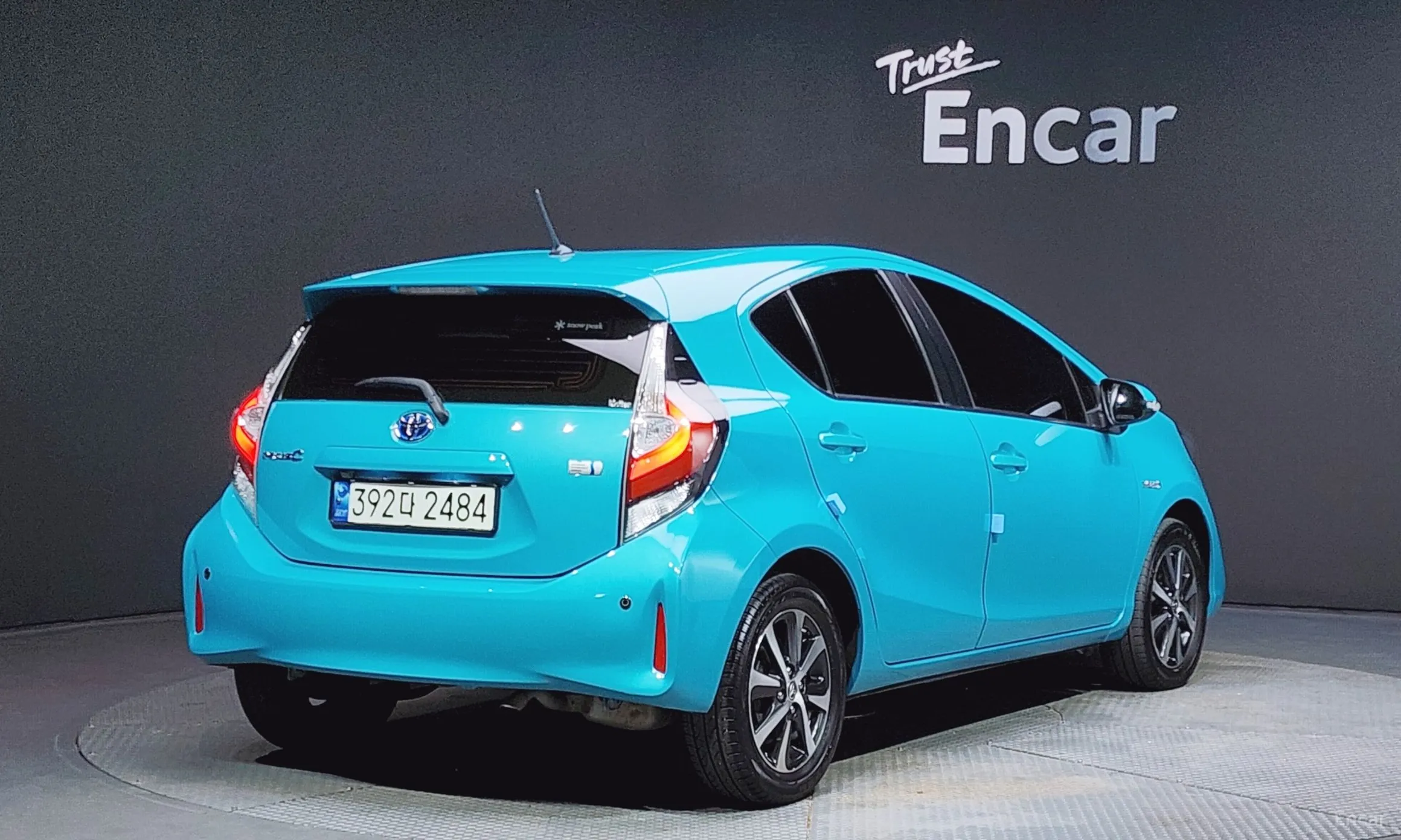 Toyota Prius C превью 2