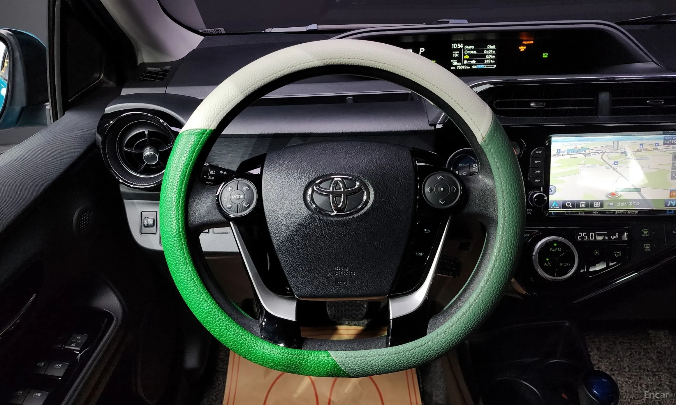Toyota Prius C превью 16
