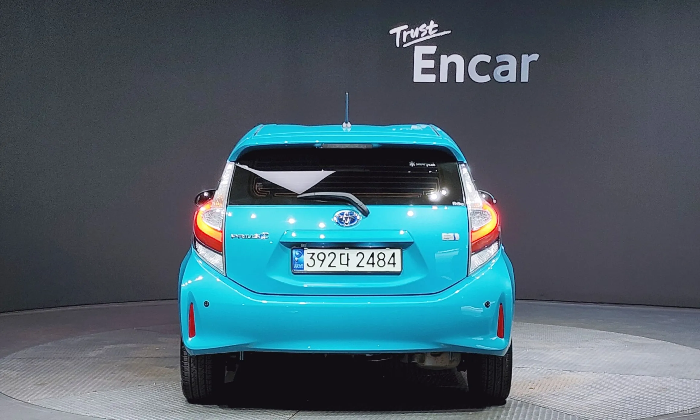 Toyota Prius C превью 4