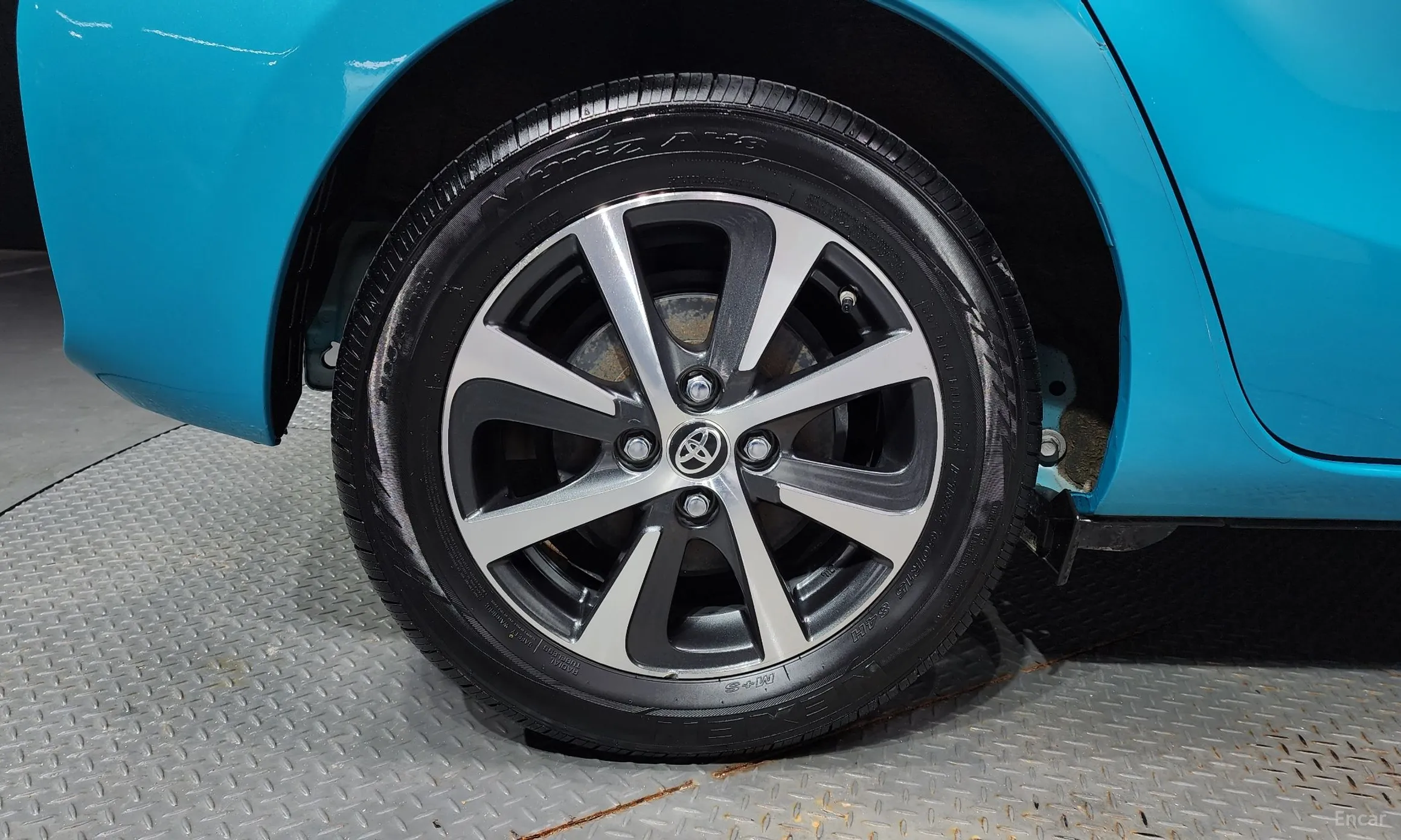Toyota Prius C превью 5